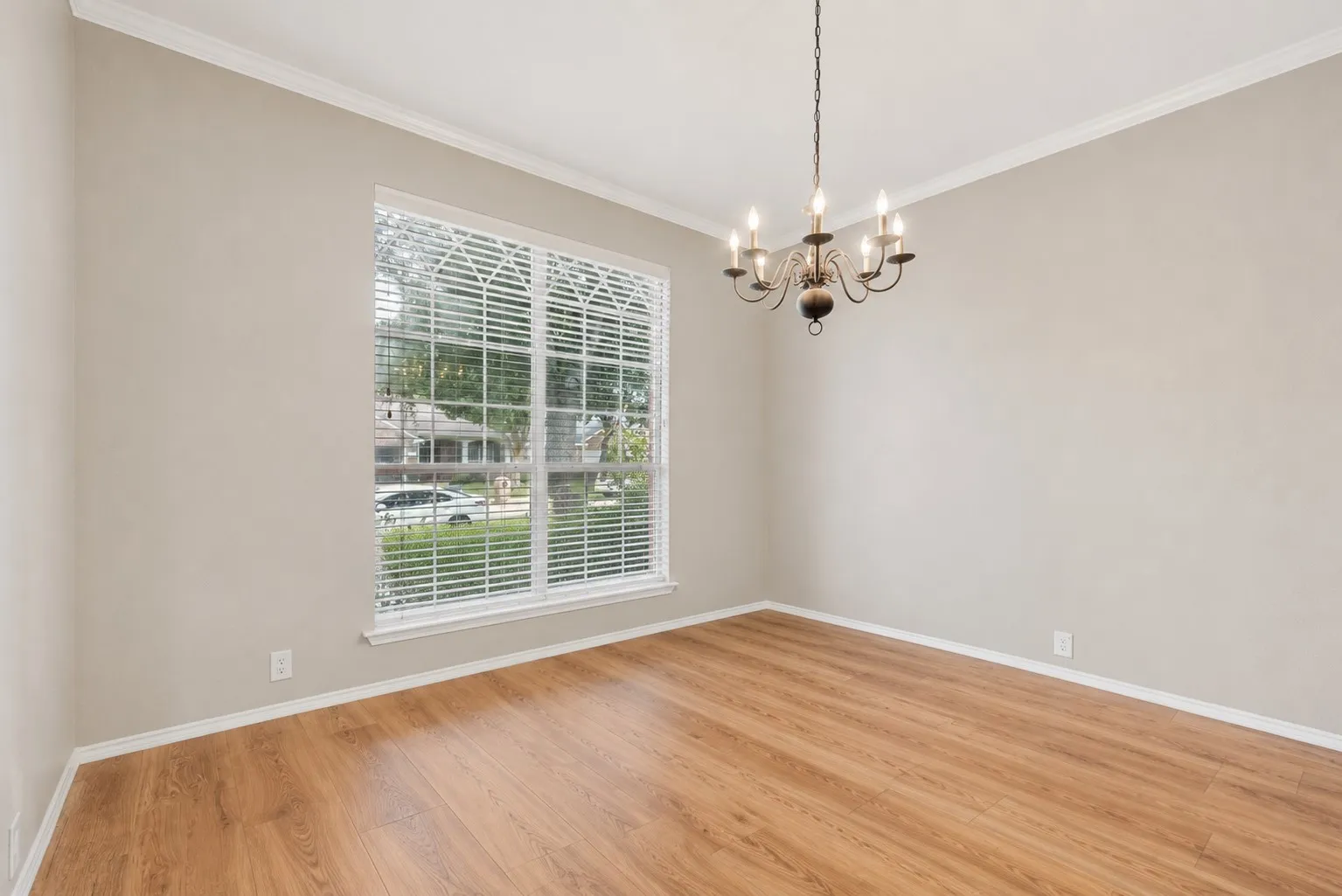 Single Family Residence For Sale in Rockwall County , 461 Sonoma Drive, Rockwall, Texas 75087, 5 Bedrooms, 3 Bathrooms, 2 Garage spaces, 3,070 Sqft, built in 2004, Price $415,000, mls#21266175, Real Estate Agent in Rockwall, Homes For Sale in Rockwall county, Homes For Sale in Rockwall, Realtor in Rockwall Texas, Real Estate Brokerage Independent Realty Texas, Luminita Cordes Realtor