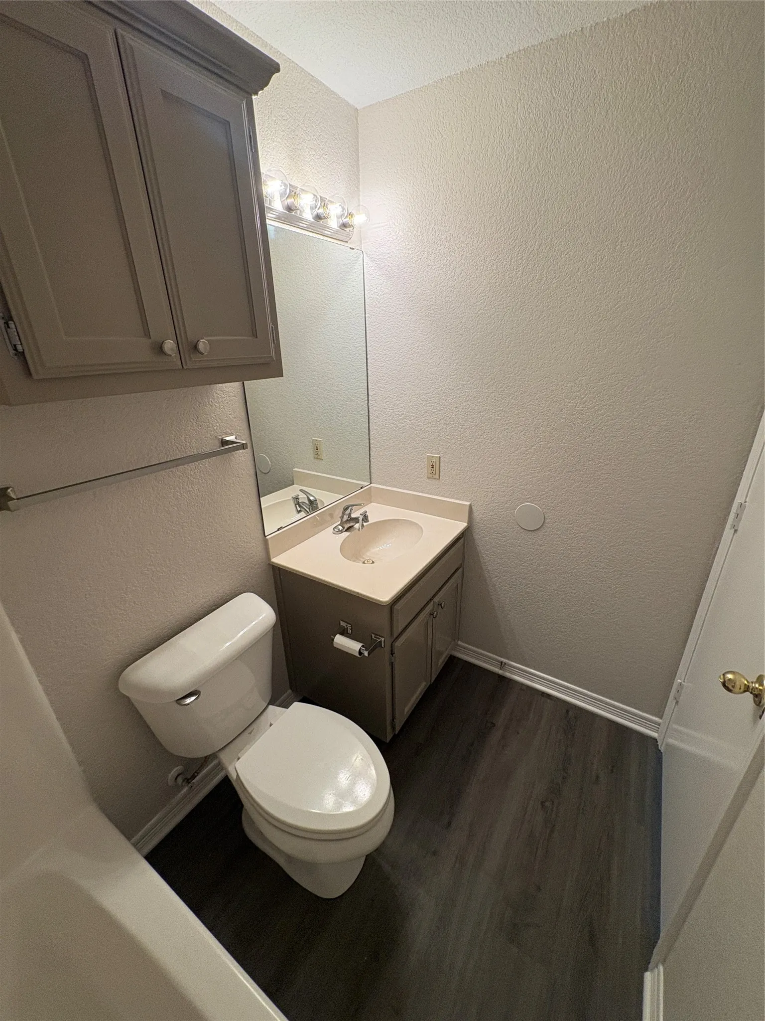 Apartment For Rent in Denton County , 219 Bryan Street 100, Denton, Texas 76201, 1 Bedroom, 1 Bathroom, Garage spaces, 540 Sqft, built in 2000, mls#21268059, Real Estate Agent in Denton, Homes For Rent in Denton county, Homes For Rent in Denton, Realtor in Denton Texas, Real Estate Brokerage Independent Realty Texas, Luminita Cordes Realtor