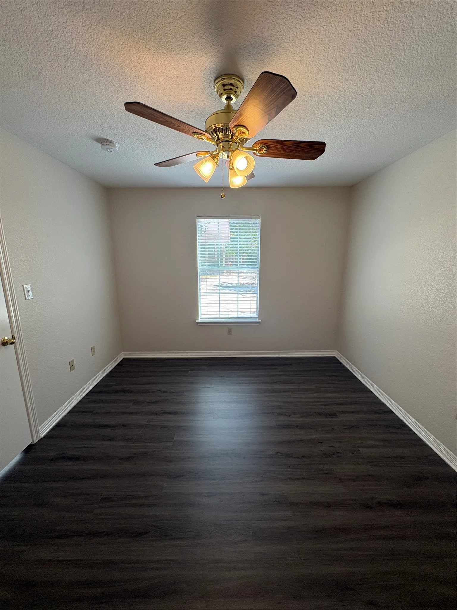 Apartment For Rent in Denton County , 219 Bryan Street 100, Denton, Texas 76201, 1 Bedroom, 1 Bathroom, Garage spaces, 540 Sqft, built in 2000, mls#21268059, Real Estate Agent in Denton, Homes For Rent in Denton county, Homes For Rent in Denton, Realtor in Denton Texas, Real Estate Brokerage Independent Realty Texas, Luminita Cordes Realtor