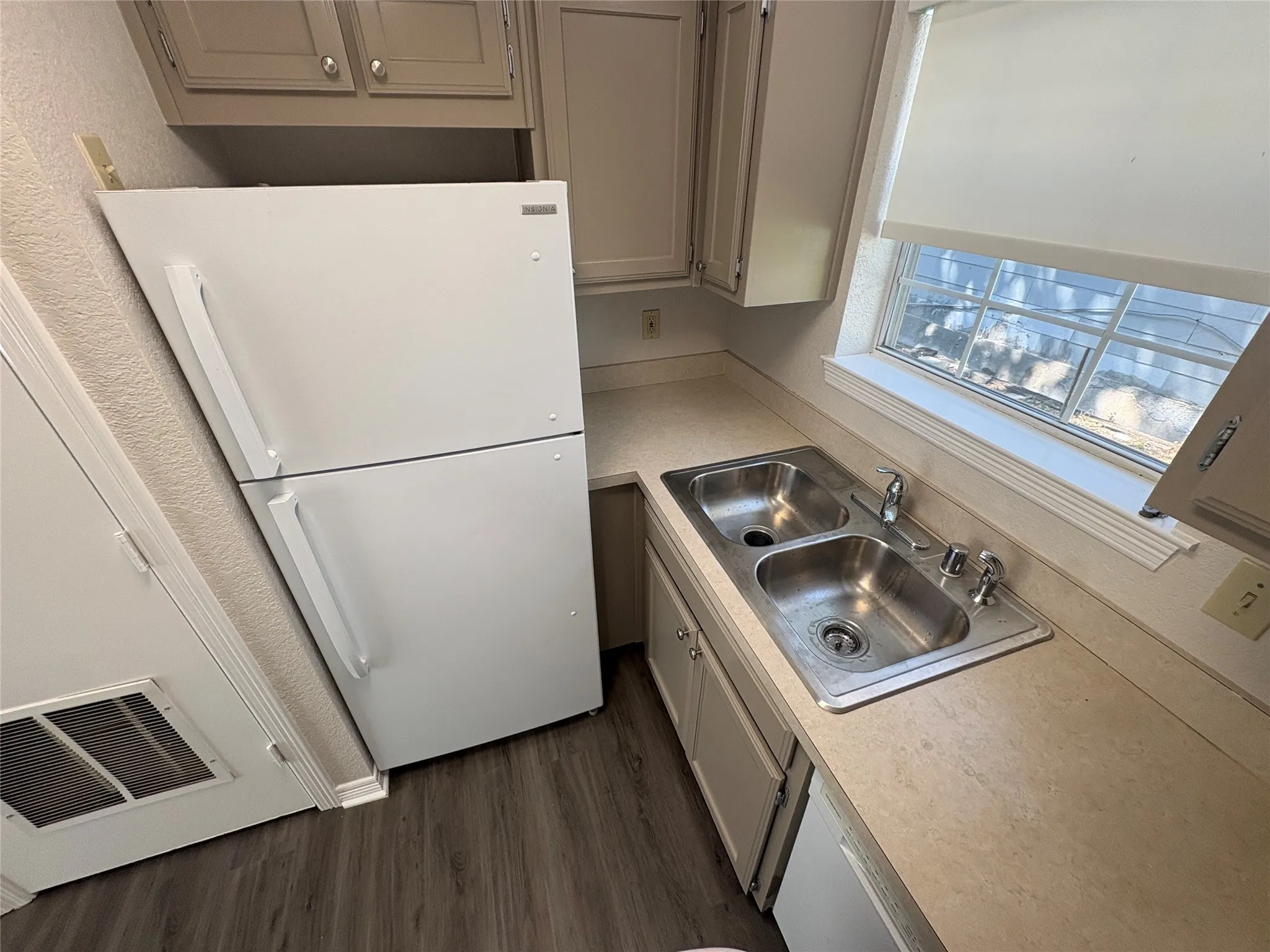 Apartment For Rent in Denton County , 219 Bryan Street 100, Denton, Texas 76201, 1 Bedroom, 1 Bathroom, Garage spaces, 540 Sqft, built in 2000, mls#21268059, Real Estate Agent in Denton, Homes For Rent in Denton county, Homes For Rent in Denton, Realtor in Denton Texas, Real Estate Brokerage Independent Realty Texas, Luminita Cordes Realtor