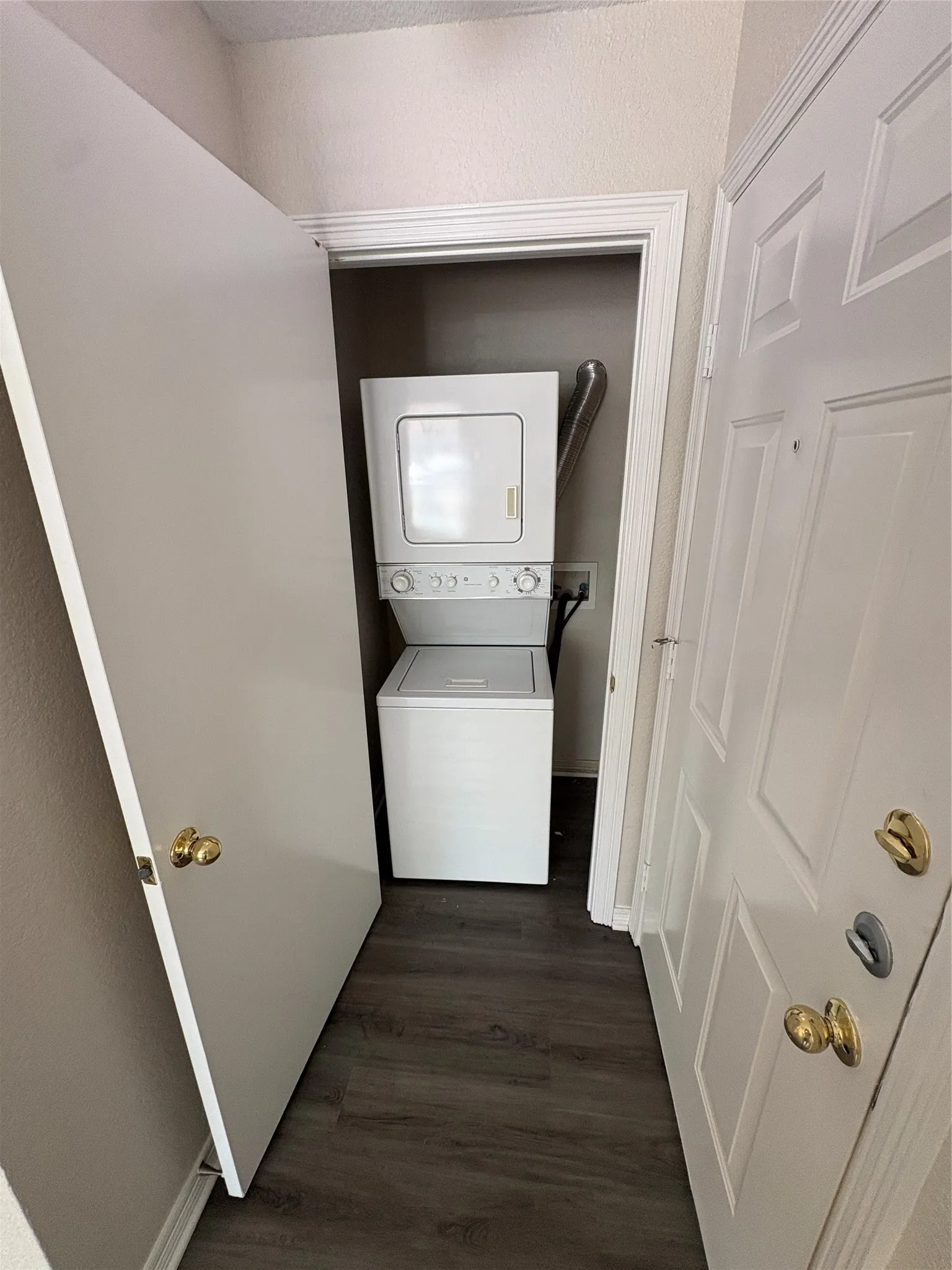 Apartment For Rent in Denton County , 219 Bryan Street 100, Denton, Texas 76201, 1 Bedroom, 1 Bathroom, Garage spaces, 540 Sqft, built in 2000, mls#21268059, Real Estate Agent in Denton, Homes For Rent in Denton county, Homes For Rent in Denton, Realtor in Denton Texas, Real Estate Brokerage Independent Realty Texas, Luminita Cordes Realtor
