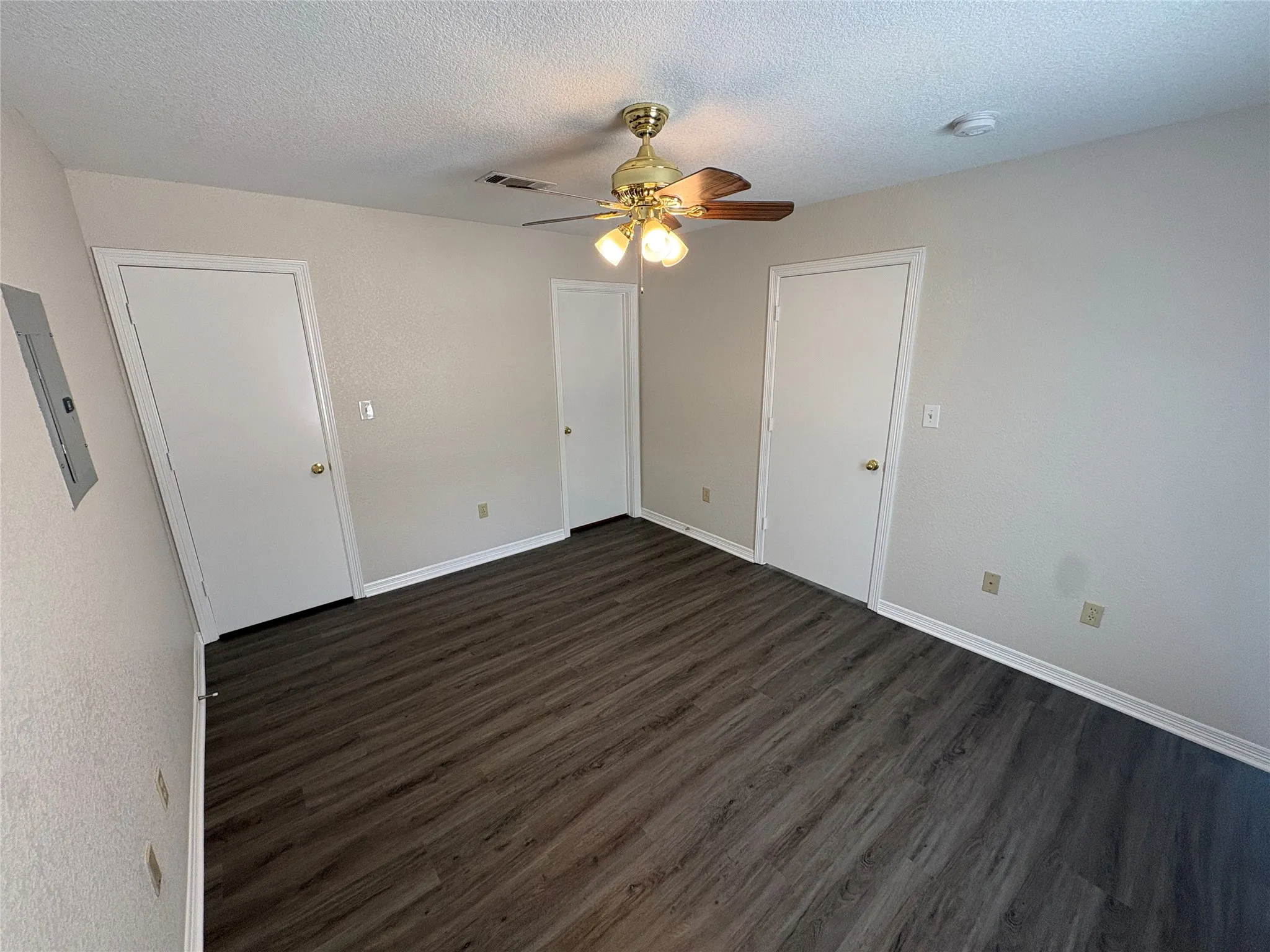 Apartment For Rent in Denton County , 219 Bryan Street 100, Denton, Texas 76201, 1 Bedroom, 1 Bathroom, Garage spaces, 540 Sqft, built in 2000, mls#21268059, Real Estate Agent in Denton, Homes For Rent in Denton county, Homes For Rent in Denton, Realtor in Denton Texas, Real Estate Brokerage Independent Realty Texas, Luminita Cordes Realtor