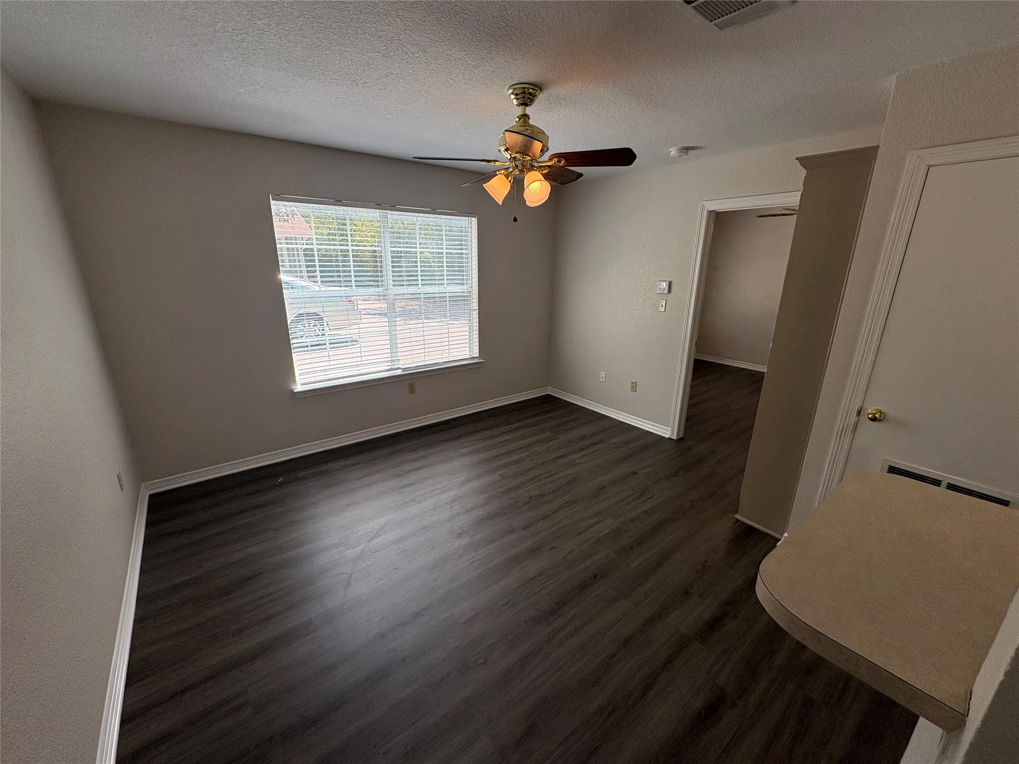 Apartment For Rent in Denton County , 219 Bryan Street 100, Denton, Texas 76201, 1 Bedroom, 1 Bathroom, Garage spaces, 540 Sqft, built in 2000, mls#21268059, Real Estate Agent in Denton, Homes For Rent in Denton county, Homes For Rent in Denton, Realtor in Denton Texas, Real Estate Brokerage Independent Realty Texas, Luminita Cordes Realtor