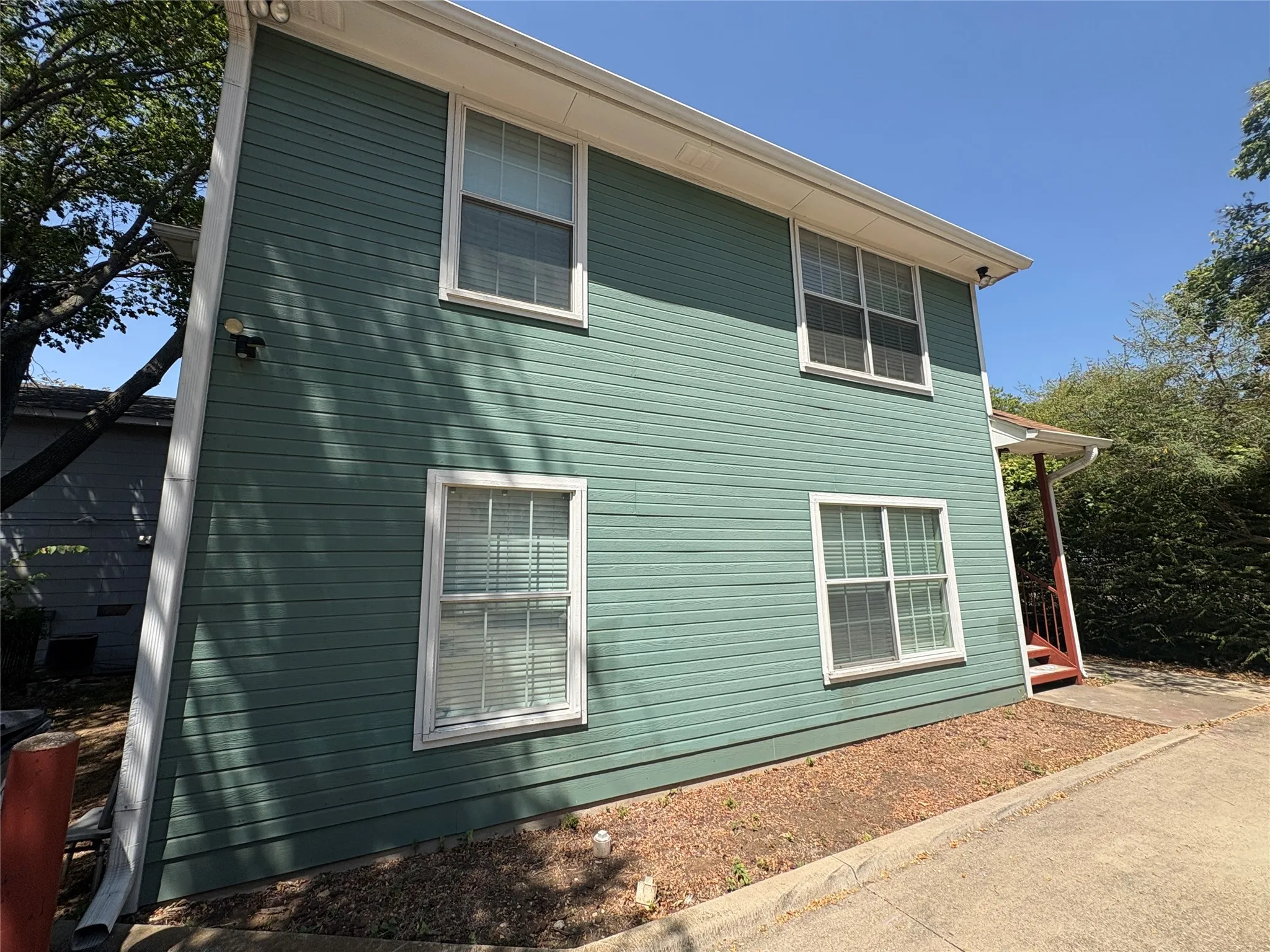Apartment For Rent in Denton County , 219 Bryan Street 100, Denton, Texas 76201, 1 Bedroom, 1 Bathroom, Garage spaces, 540 Sqft, built in 2000, mls#21268059, Real Estate Agent in Denton, Homes For Rent in Denton county, Homes For Rent in Denton, Realtor in Denton Texas, Real Estate Brokerage Independent Realty Texas, Luminita Cordes Realtor