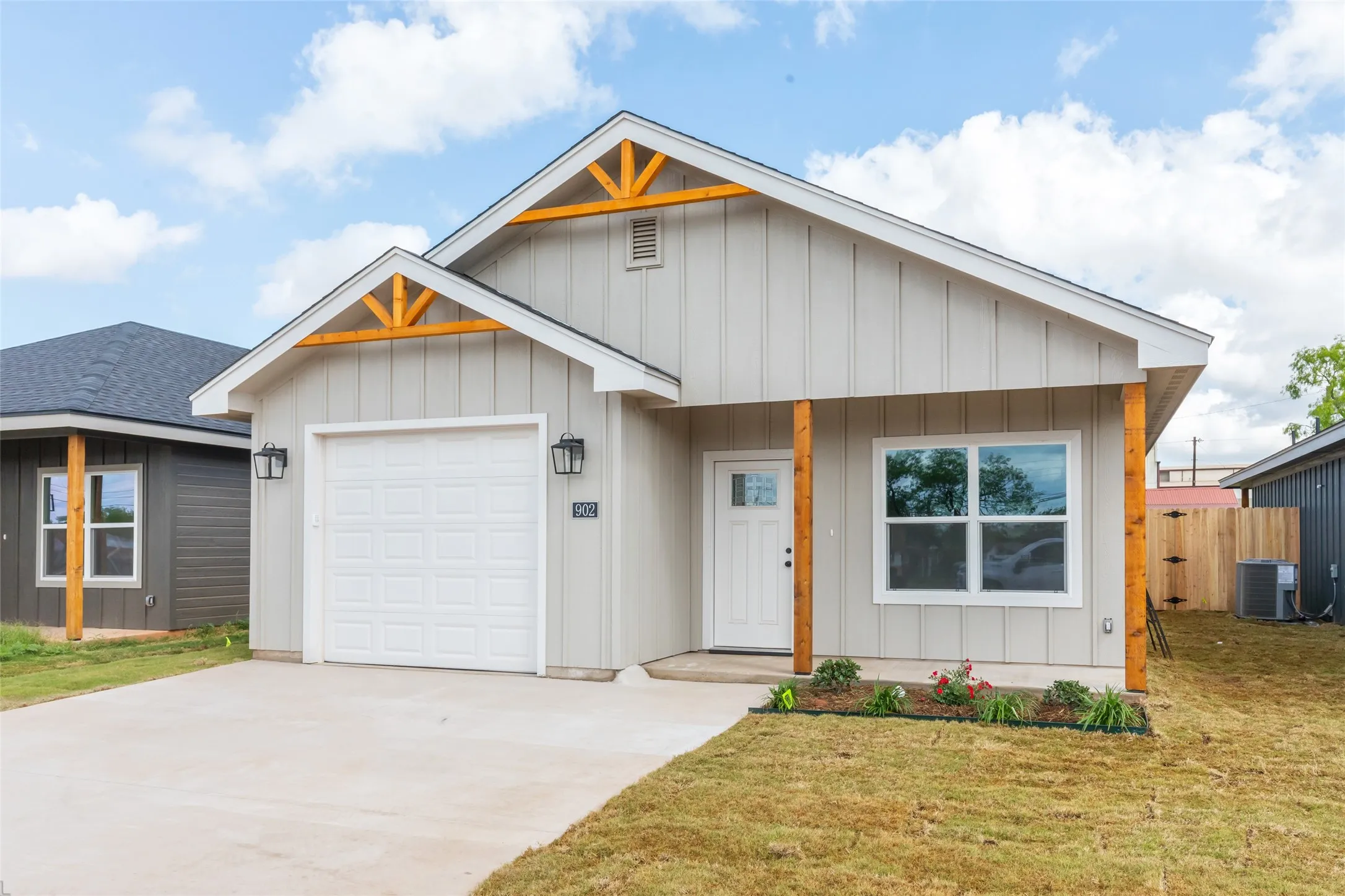 Single Family Residence For Sale in Taylor County , 926 Minda Street, Abilene, Texas 79602, 3 Bedrooms, 2 Bathrooms, 1 Garage spaces, 1,250 Sqft, built in 2026, Price $203,000, mls#21266742, Real Estate Agent in Abilene, Homes For Sale in Taylor county, Homes For Sale in Abilene, Realtor in Abilene Texas, Real Estate Brokerage Independent Realty Texas, Luminita Cordes Realtor