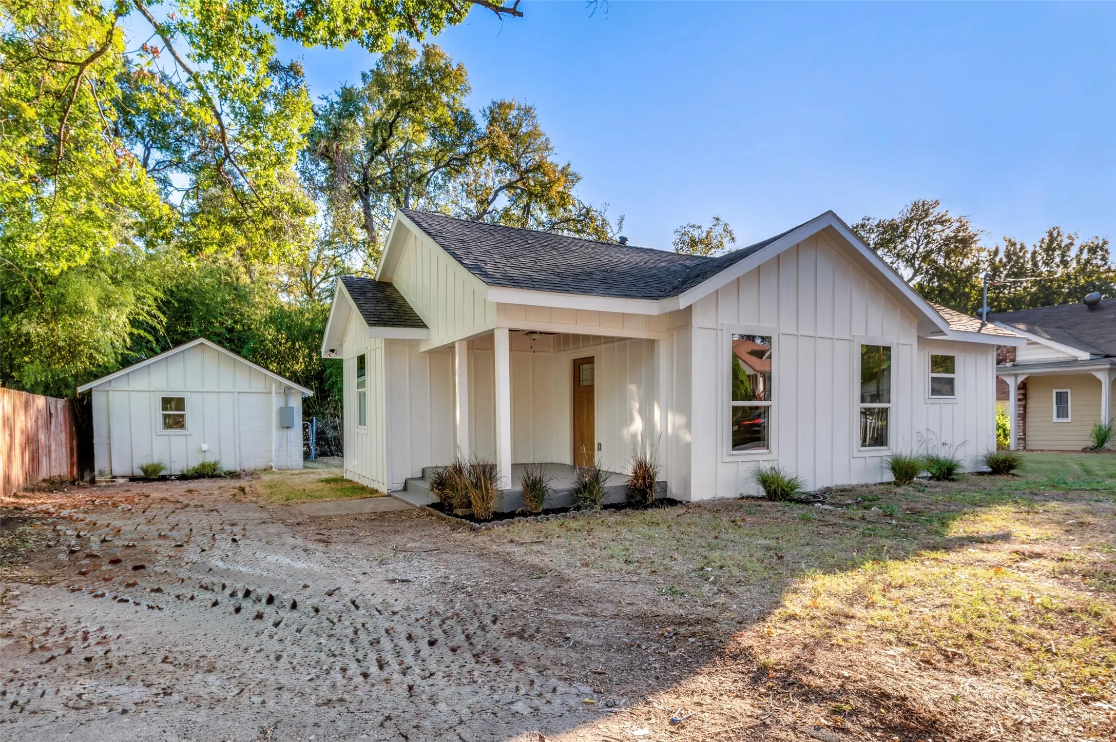 Single Family Residence For Rent in Dallas County , 522 Griffith Avenue, Dallas, Texas 75208, 1 Bedroom, 1 Bathroom, Garage spaces, 400 Sqft, built in 1932, mls#21268068, Real Estate Agent in Dallas, Homes For Rent in Dallas county, Homes For Rent in Dallas, Realtor in Dallas Texas, Real Estate Brokerage Independent Realty Texas, Luminita Cordes Realtor