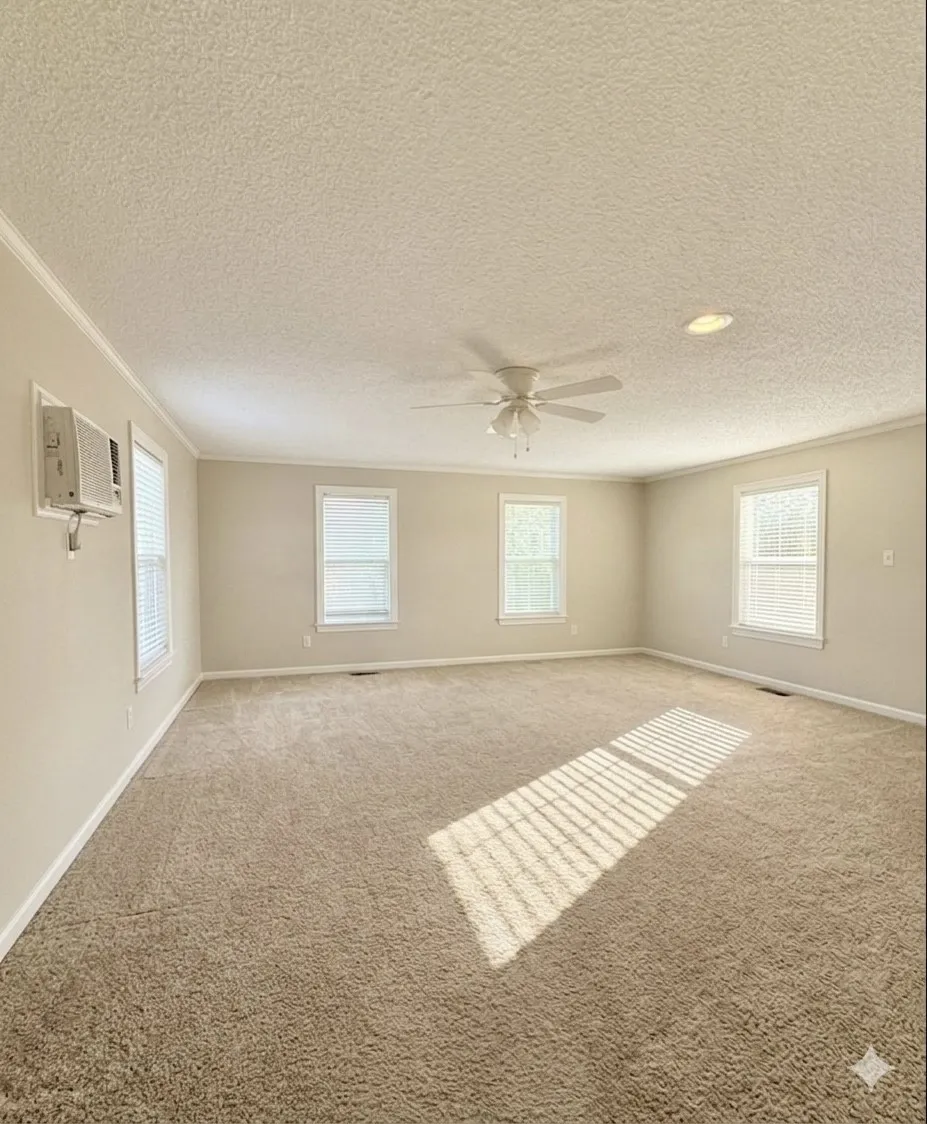 Single Family Residence For Sale in Tarrant County , 6408 Lake Vista Street, Lake Worth, Texas 76135, 4 Bedroom, 3 Bathroom, 2 Garage spaces, 1,973 Sqft, built in 1956, mls#21265937, Real Estate Agent in Lake Worth, Homes For Sale in Tarrant county, Homes For Sale in Lake Worth, Realtor in Lake Worth Texas, Real Estate Brokerage Independent Realty Texas, Luminita Cordes Realtor