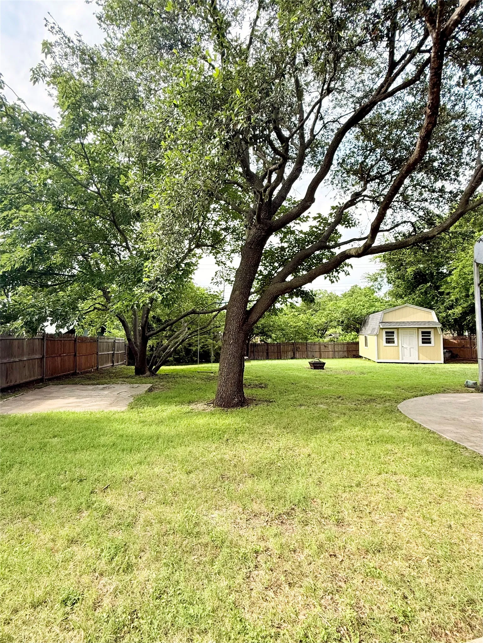 Single Family Residence For Sale in Tarrant County , 6408 Lake Vista Street, Lake Worth, Texas 76135, 4 Bedroom, 3 Bathroom, 2 Garage spaces, 1,973 Sqft, built in 1956, mls#21265937, Real Estate Agent in Lake Worth, Homes For Sale in Tarrant county, Homes For Sale in Lake Worth, Realtor in Lake Worth Texas, Real Estate Brokerage Independent Realty Texas, Luminita Cordes Realtor
