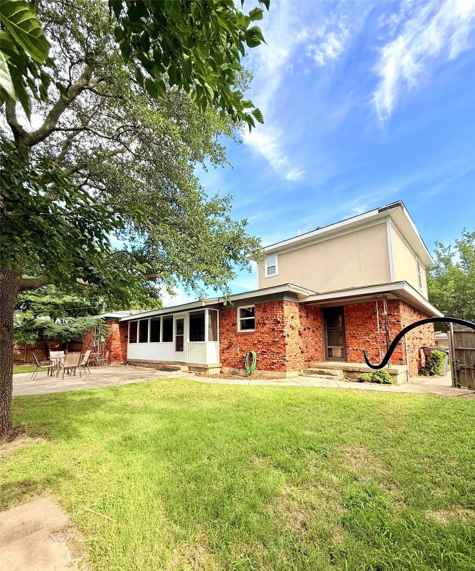 Single Family Residence For Sale in Tarrant County , 6408 Lake Vista Street, Lake Worth, Texas 76135, 4 Bedroom, 3 Bathroom, 2 Garage spaces, 1,973 Sqft, built in 1956, mls#21265937, Real Estate Agent in Lake Worth, Homes For Sale in Tarrant county, Homes For Sale in Lake Worth, Realtor in Lake Worth Texas, Real Estate Brokerage Independent Realty Texas, Luminita Cordes Realtor