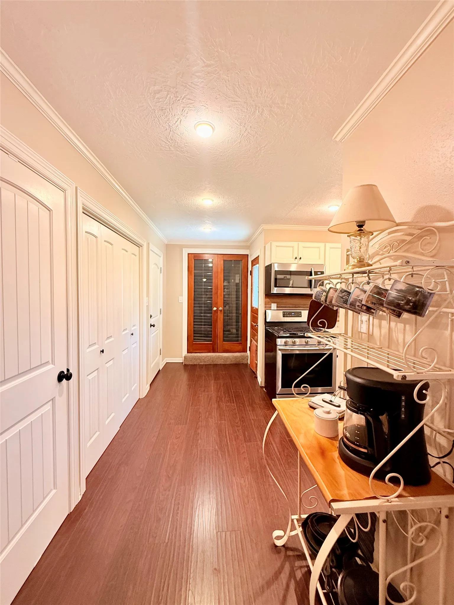 Single Family Residence For Sale in Tarrant County , 6408 Lake Vista Street, Lake Worth, Texas 76135, 4 Bedroom, 3 Bathroom, 2 Garage spaces, 1,973 Sqft, built in 1956, mls#21265937, Real Estate Agent in Lake Worth, Homes For Sale in Tarrant county, Homes For Sale in Lake Worth, Realtor in Lake Worth Texas, Real Estate Brokerage Independent Realty Texas, Luminita Cordes Realtor