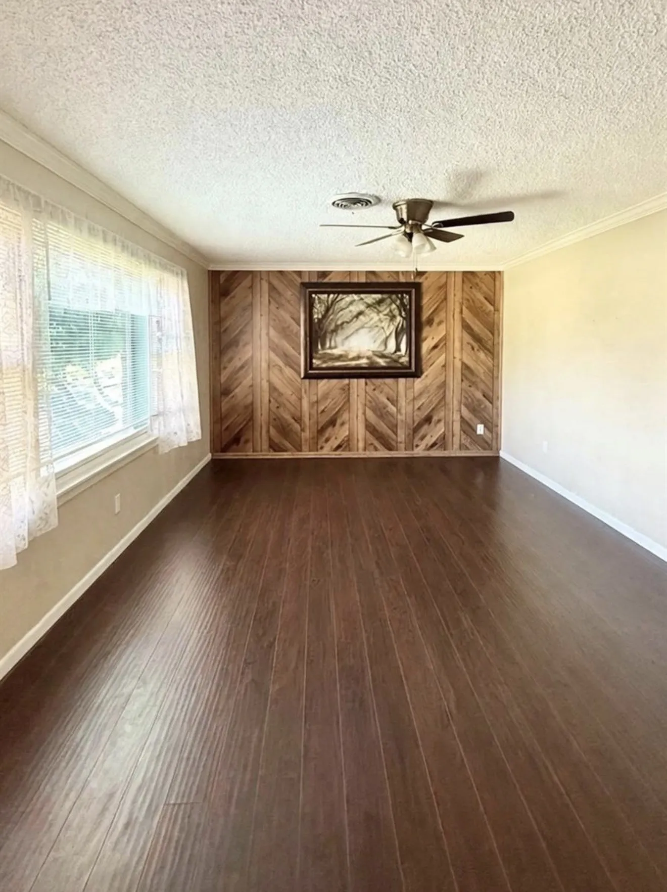 Single Family Residence For Sale in Tarrant County , 6408 Lake Vista Street, Lake Worth, Texas 76135, 4 Bedroom, 3 Bathroom, 2 Garage spaces, 1,973 Sqft, built in 1956, mls#21265937, Real Estate Agent in Lake Worth, Homes For Sale in Tarrant county, Homes For Sale in Lake Worth, Realtor in Lake Worth Texas, Real Estate Brokerage Independent Realty Texas, Luminita Cordes Realtor