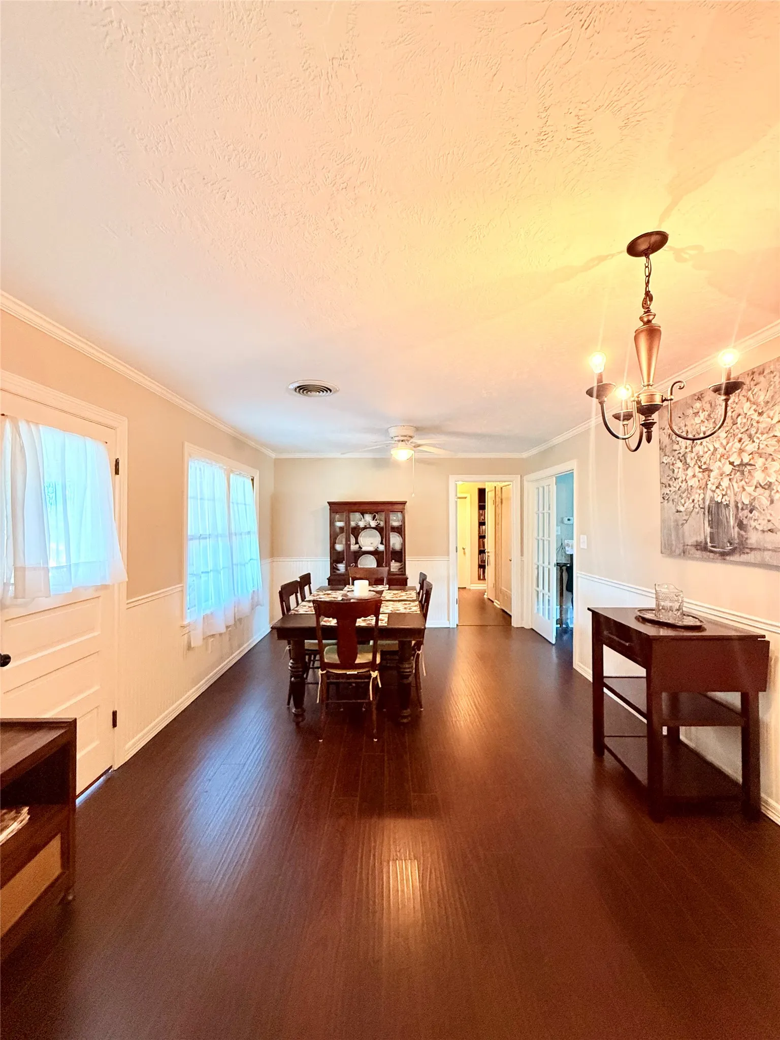 Single Family Residence For Sale in Tarrant County , 6408 Lake Vista Street, Lake Worth, Texas 76135, 4 Bedroom, 3 Bathroom, 2 Garage spaces, 1,973 Sqft, built in 1956, mls#21265937, Real Estate Agent in Lake Worth, Homes For Sale in Tarrant county, Homes For Sale in Lake Worth, Realtor in Lake Worth Texas, Real Estate Brokerage Independent Realty Texas, Luminita Cordes Realtor