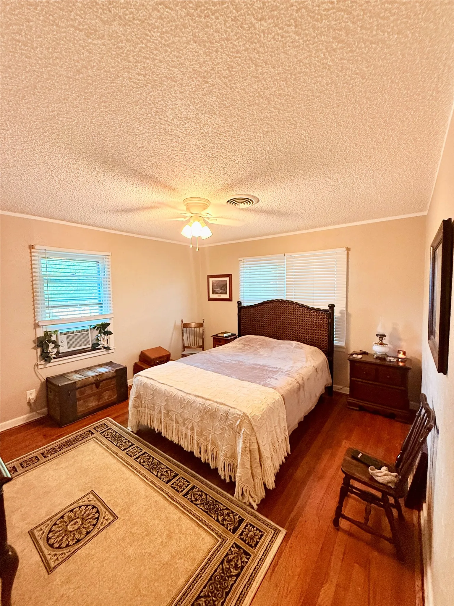 Single Family Residence For Sale in Tarrant County , 6408 Lake Vista Street, Lake Worth, Texas 76135, 4 Bedroom, 3 Bathroom, 2 Garage spaces, 1,973 Sqft, built in 1956, mls#21265937, Real Estate Agent in Lake Worth, Homes For Sale in Tarrant county, Homes For Sale in Lake Worth, Realtor in Lake Worth Texas, Real Estate Brokerage Independent Realty Texas, Luminita Cordes Realtor
