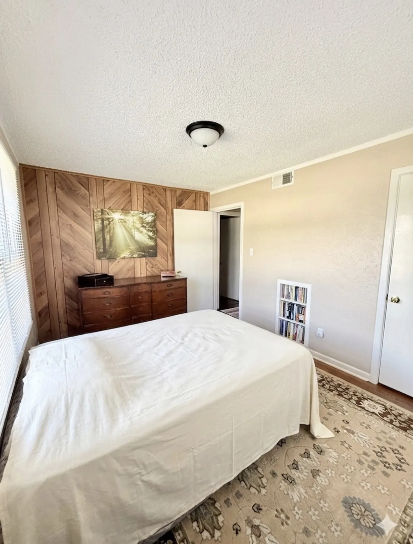 Single Family Residence For Sale in Tarrant County , 6408 Lake Vista Street, Lake Worth, Texas 76135, 4 Bedroom, 3 Bathroom, 2 Garage spaces, 1,973 Sqft, built in 1956, mls#21265937, Real Estate Agent in Lake Worth, Homes For Sale in Tarrant county, Homes For Sale in Lake Worth, Realtor in Lake Worth Texas, Real Estate Brokerage Independent Realty Texas, Luminita Cordes Realtor
