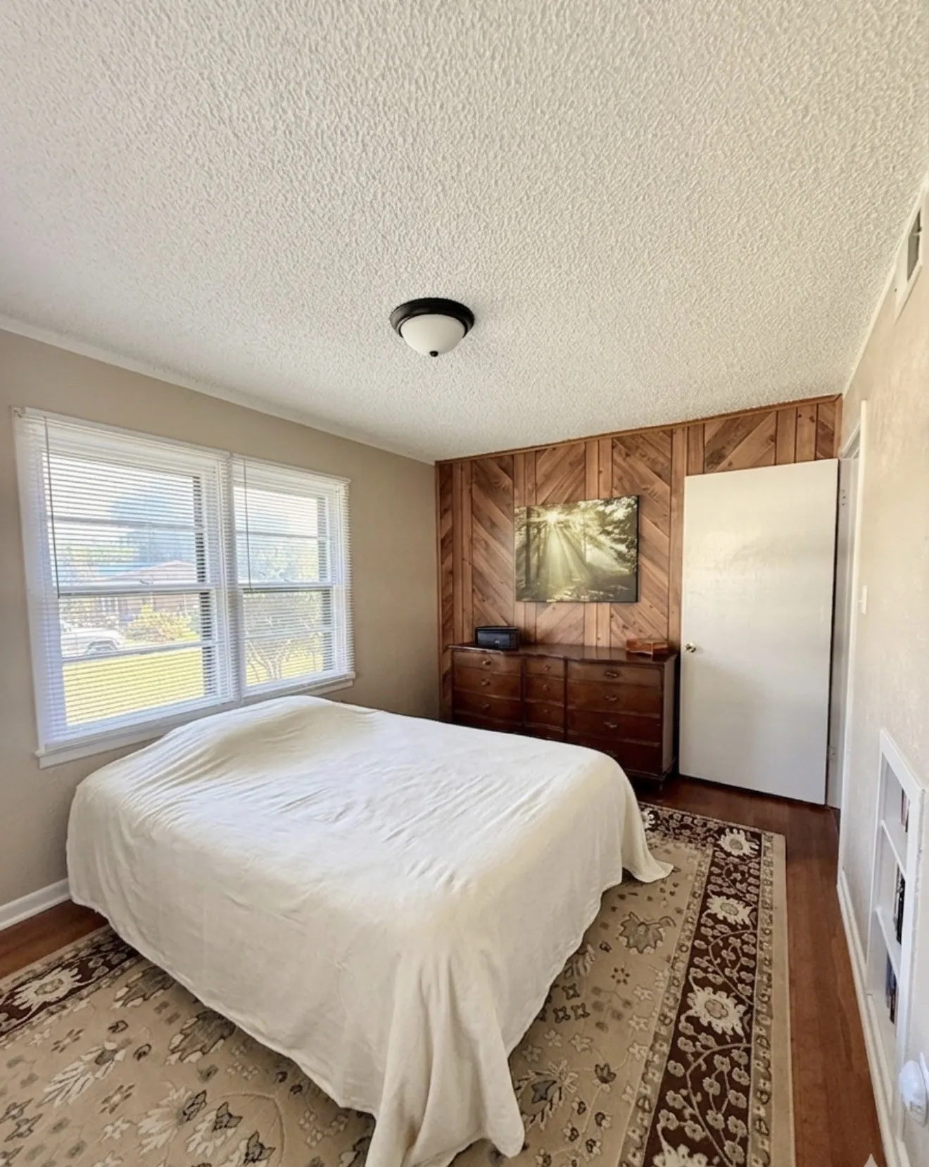 Single Family Residence For Sale in Tarrant County , 6408 Lake Vista Street, Lake Worth, Texas 76135, 4 Bedroom, 3 Bathroom, 2 Garage spaces, 1,973 Sqft, built in 1956, mls#21265937, Real Estate Agent in Lake Worth, Homes For Sale in Tarrant county, Homes For Sale in Lake Worth, Realtor in Lake Worth Texas, Real Estate Brokerage Independent Realty Texas, Luminita Cordes Realtor