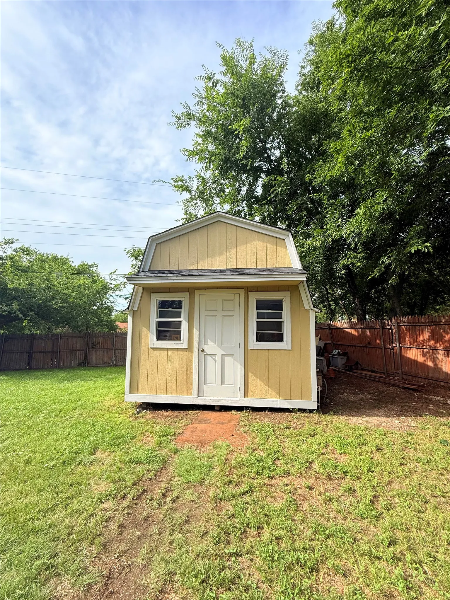 Single Family Residence For Sale in Tarrant County , 6408 Lake Vista Street, Lake Worth, Texas 76135, 4 Bedroom, 3 Bathroom, 2 Garage spaces, 1,973 Sqft, built in 1956, mls#21265937, Real Estate Agent in Lake Worth, Homes For Sale in Tarrant county, Homes For Sale in Lake Worth, Realtor in Lake Worth Texas, Real Estate Brokerage Independent Realty Texas, Luminita Cordes Realtor