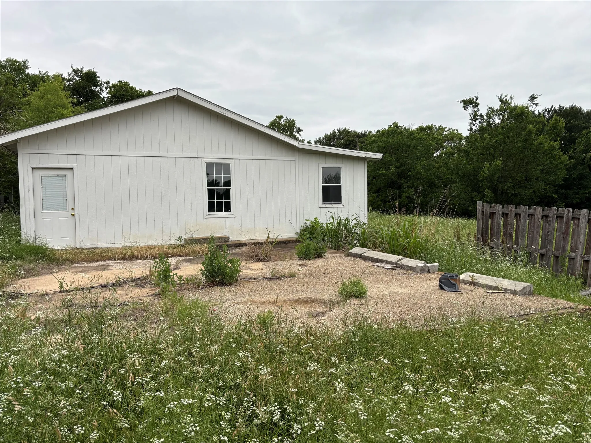 Single Family Residence For Sale in Denton County , 4621 Lake Park Drive, The Colony, Texas 75056, 5 Bedrooms, 3 Bathrooms, Garage spaces, 1,920 Sqft, built in 1966, Price $675,000, mls#21258752, Real Estate Agent in The Colony, Homes For Sale in Denton county, Homes For Sale in The Colony, Realtor in The Colony Texas, Real Estate Brokerage Independent Realty Texas, Luminita Cordes Realtor