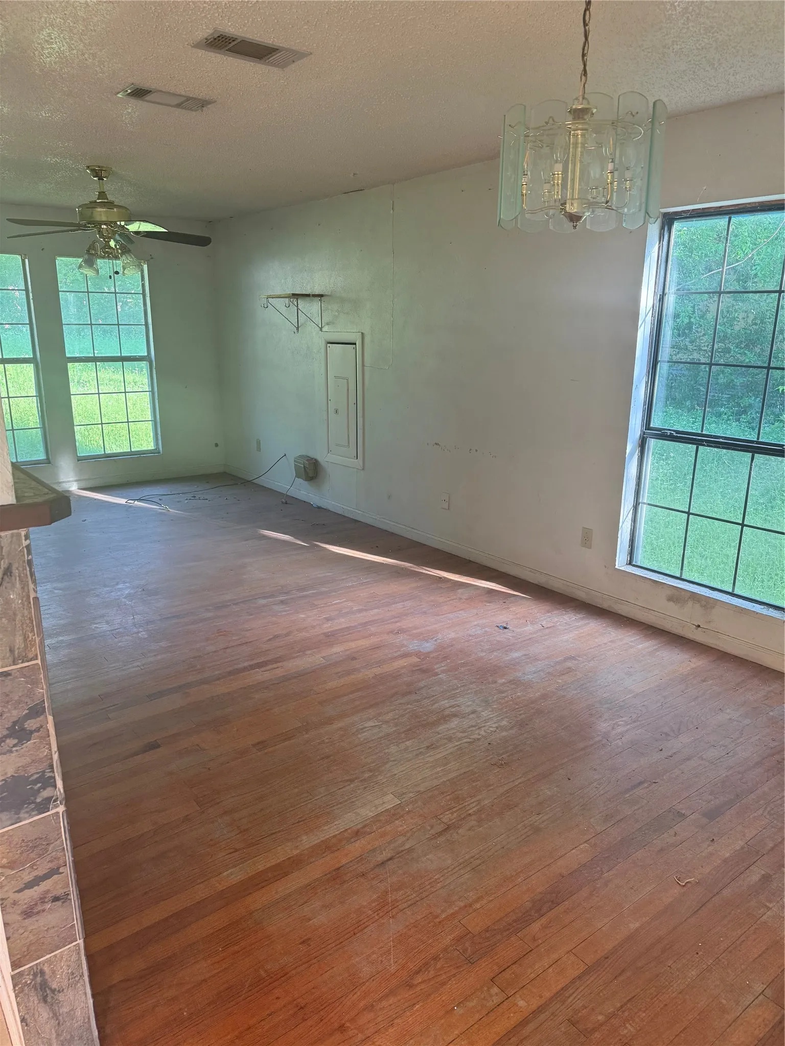 Single Family Residence For Sale in Denton County , 4621 Lake Park Drive, The Colony, Texas 75056, 5 Bedrooms, 3 Bathrooms, Garage spaces, 1,920 Sqft, built in 1966, Price $675,000, mls#21258752, Real Estate Agent in The Colony, Homes For Sale in Denton county, Homes For Sale in The Colony, Realtor in The Colony Texas, Real Estate Brokerage Independent Realty Texas, Luminita Cordes Realtor