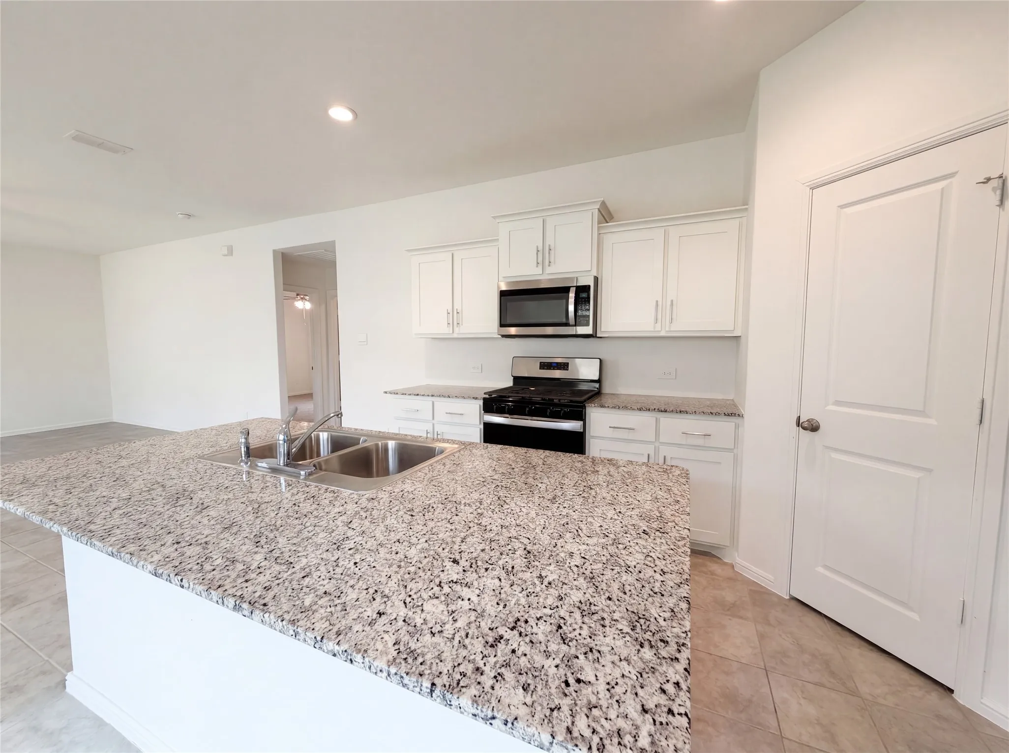 Single Family Residence For Sale in Hood County , 13592 Gunsmoke Lane, Cresson, Texas 76035, 3 Bedroom, 2 Bathroom, 2 Garage spaces, 1,643 Sqft, built in 2024, mls#21268103, Real Estate Agent in Cresson, Homes For Sale in Hood county, Homes For Sale in Cresson, Realtor in Cresson Texas, Real Estate Brokerage Independent Realty Texas, Luminita Cordes Realtor