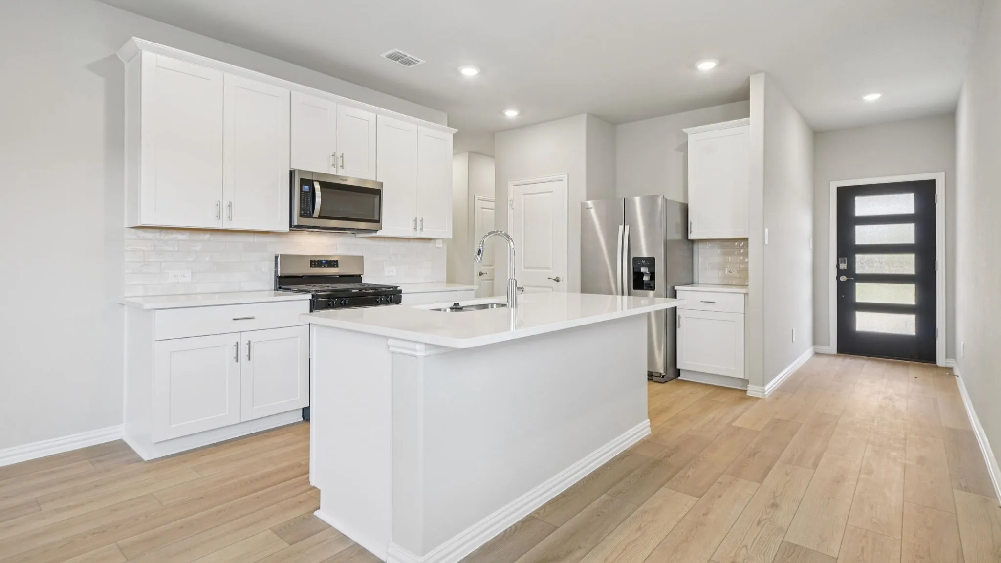  Photo is not of the actual home, but is an inspirational photo of builder’s model home and may depict options, furnishings, and/or decorator features that are not included.
