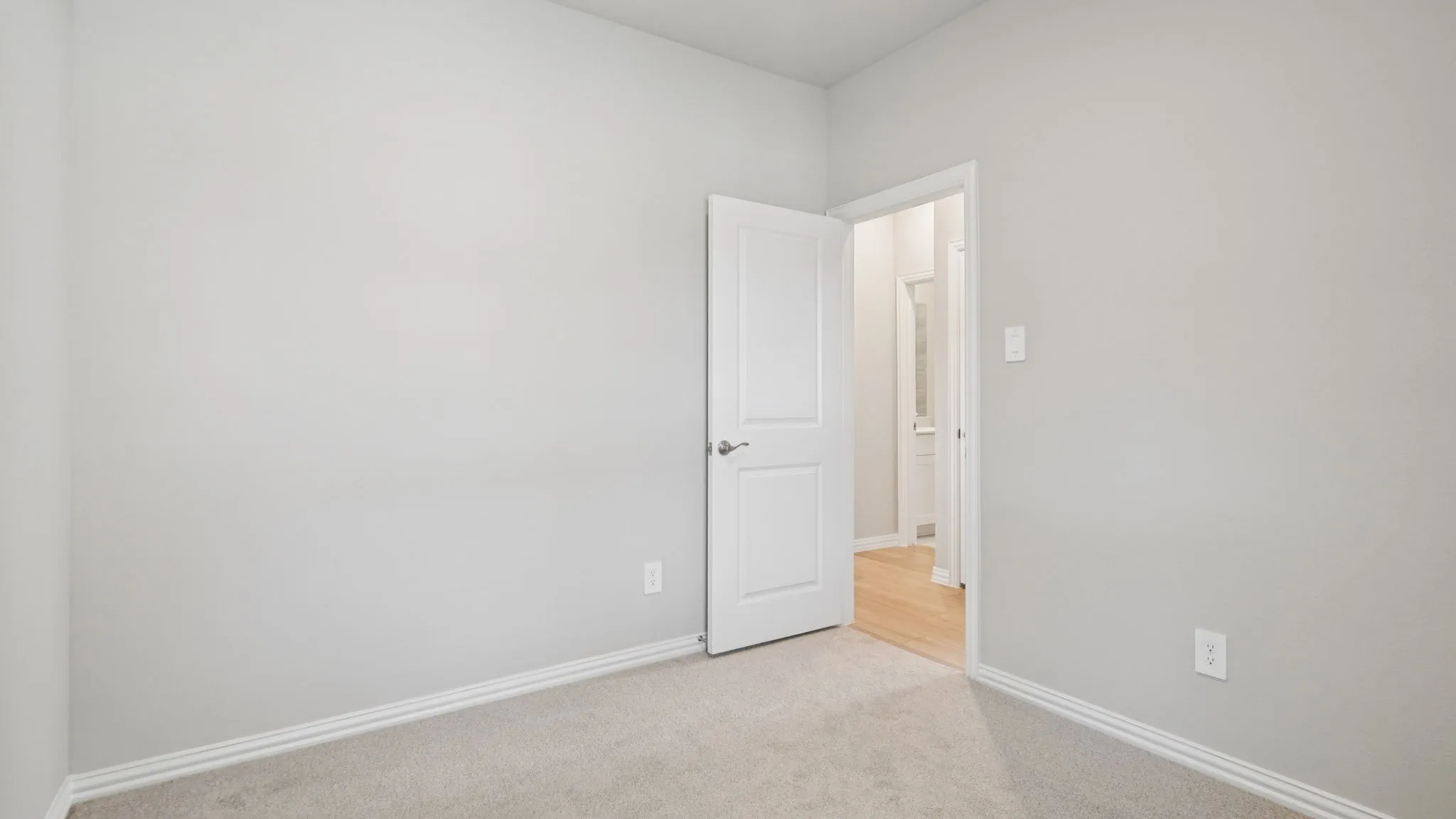  Photo is not of the actual home, but is an inspirational photo of builder’s model home and may depict options, furnishings, and/or decorator features that are not included.
