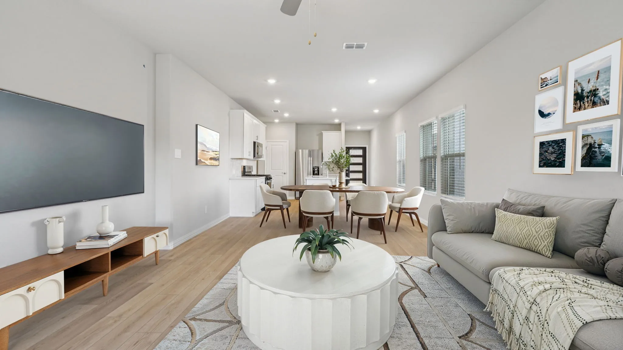  Photo is not of the actual home, but is an inspirational photo of builder’s model home and may depict options, furnishings, and/or decorator features that are not included.
