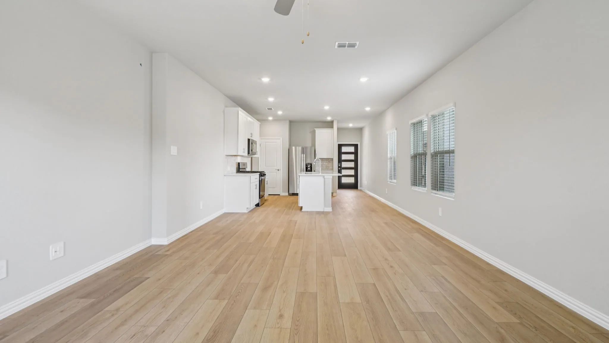  Photo is not of the actual home, but is an inspirational photo of builder’s model home and may depict options, furnishings, and/or decorator features that are not included.
