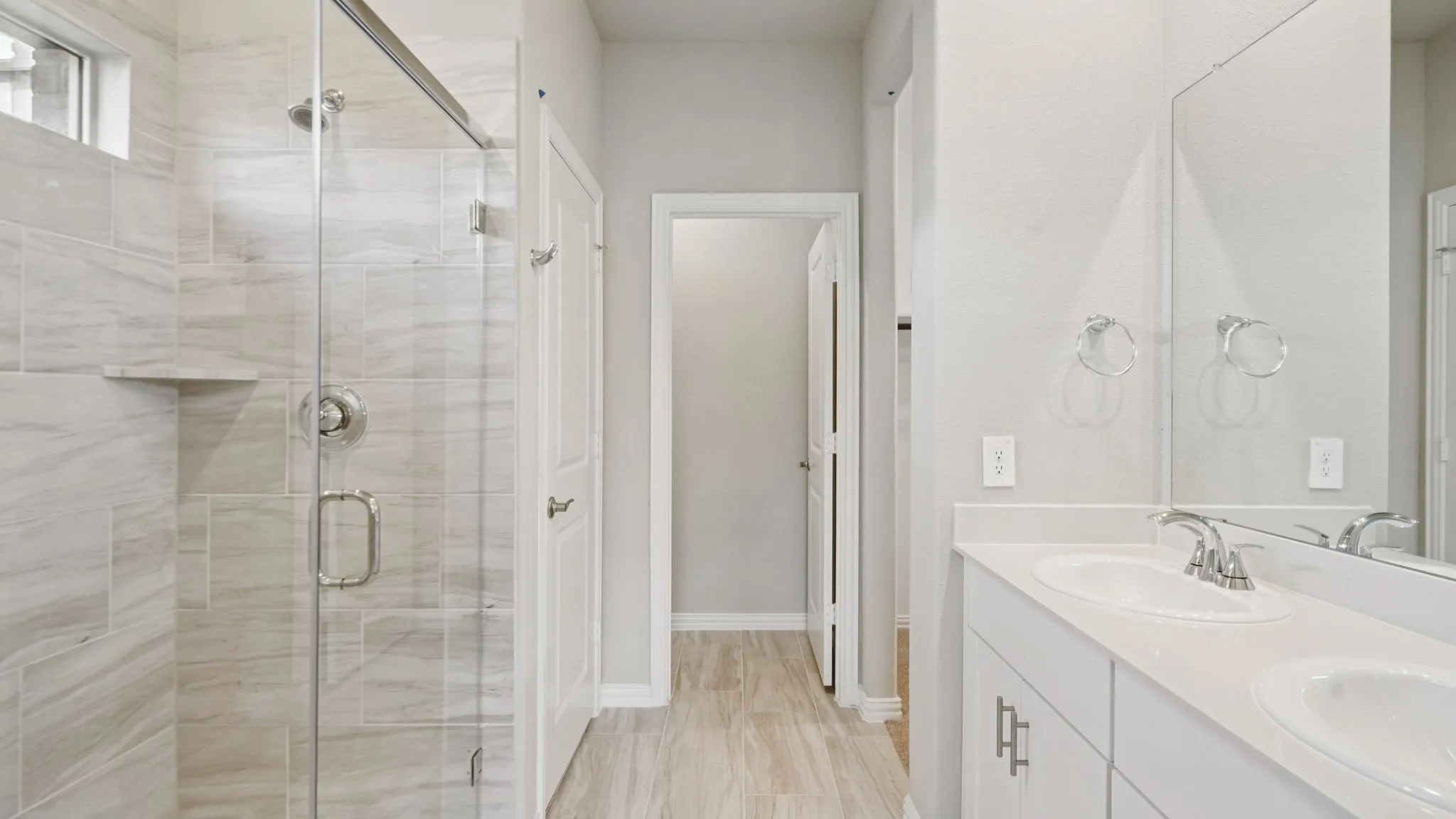  Photo is not of the actual home, but is an inspirational photo of builder’s model home and may depict options, furnishings, and/or decorator features that are not included.
