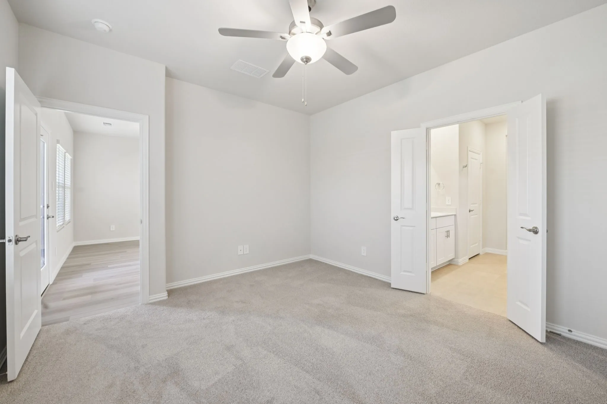  Photo is not of the actual home, but is an inspirational photo of builder’s model home and may depict options, furnishings, and/or decorator features that are not included.
