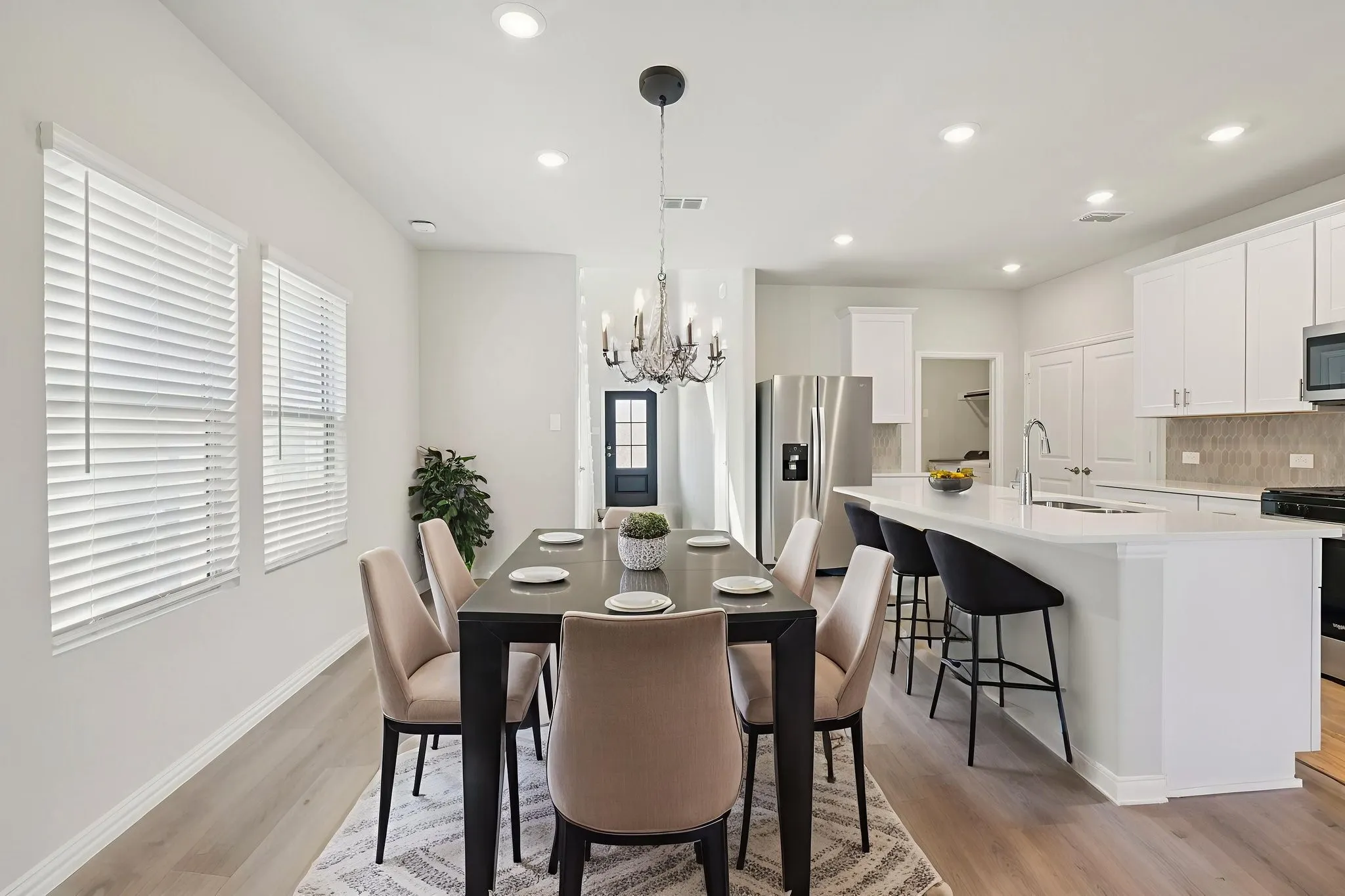  Photo is not of the actual home, but is an inspirational photo of builder’s model home and may depict options, furnishings, and/or decorator features that are not included.
