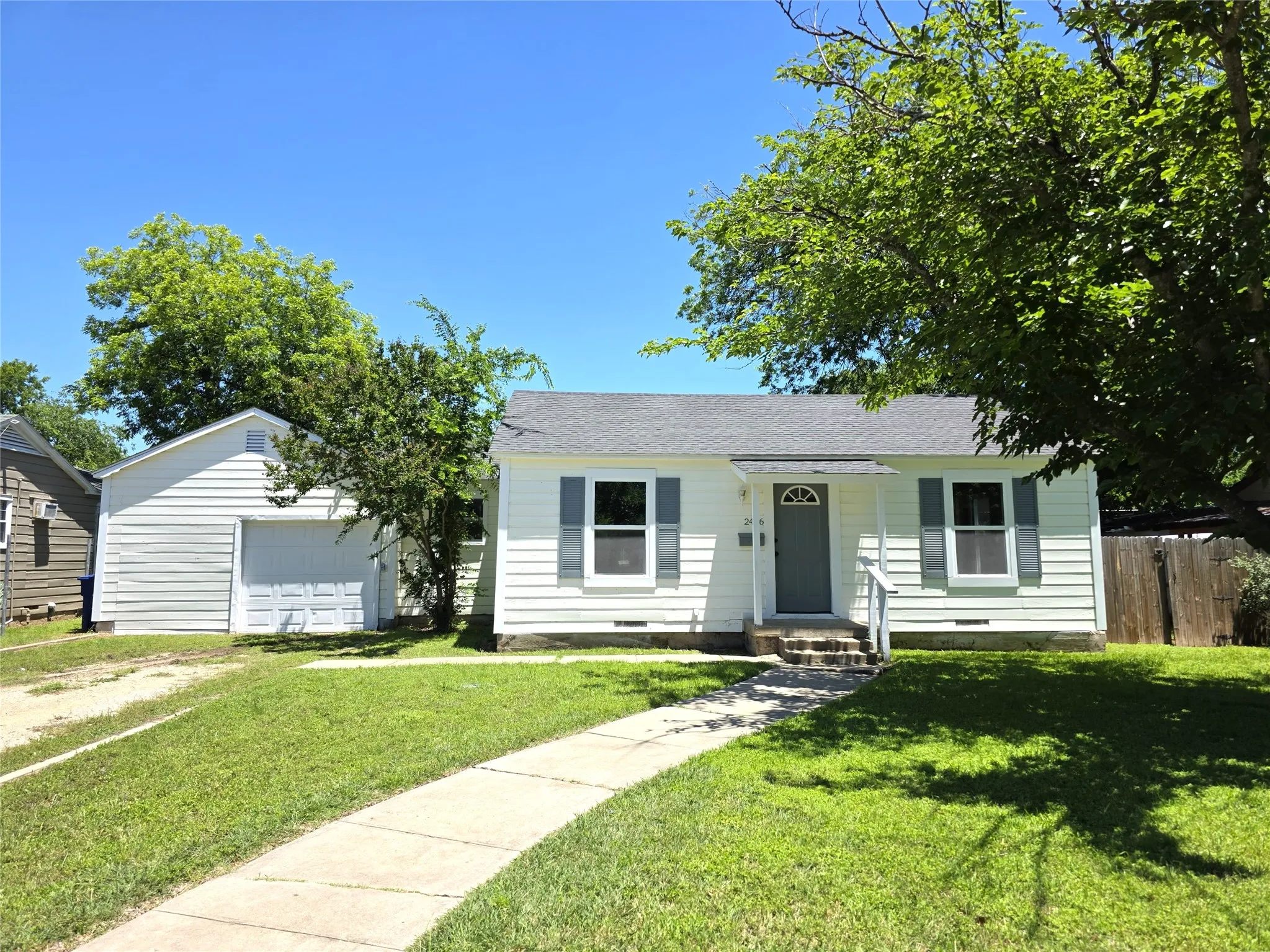Single Family Residence For Sale in Brown County , 2406 Elizabeth Drive, Brownwood, Texas 76801, 3 Bedroom, 1 Bathroom, 1 Garage spaces, 1,148 Sqft, built in 0, mls#21267247, Real Estate Agent in Brownwood, Homes For Sale in Brown county, Homes For Sale in Brownwood, Realtor in Brownwood Texas, Real Estate Brokerage Independent Realty Texas, Luminita Cordes Realtor