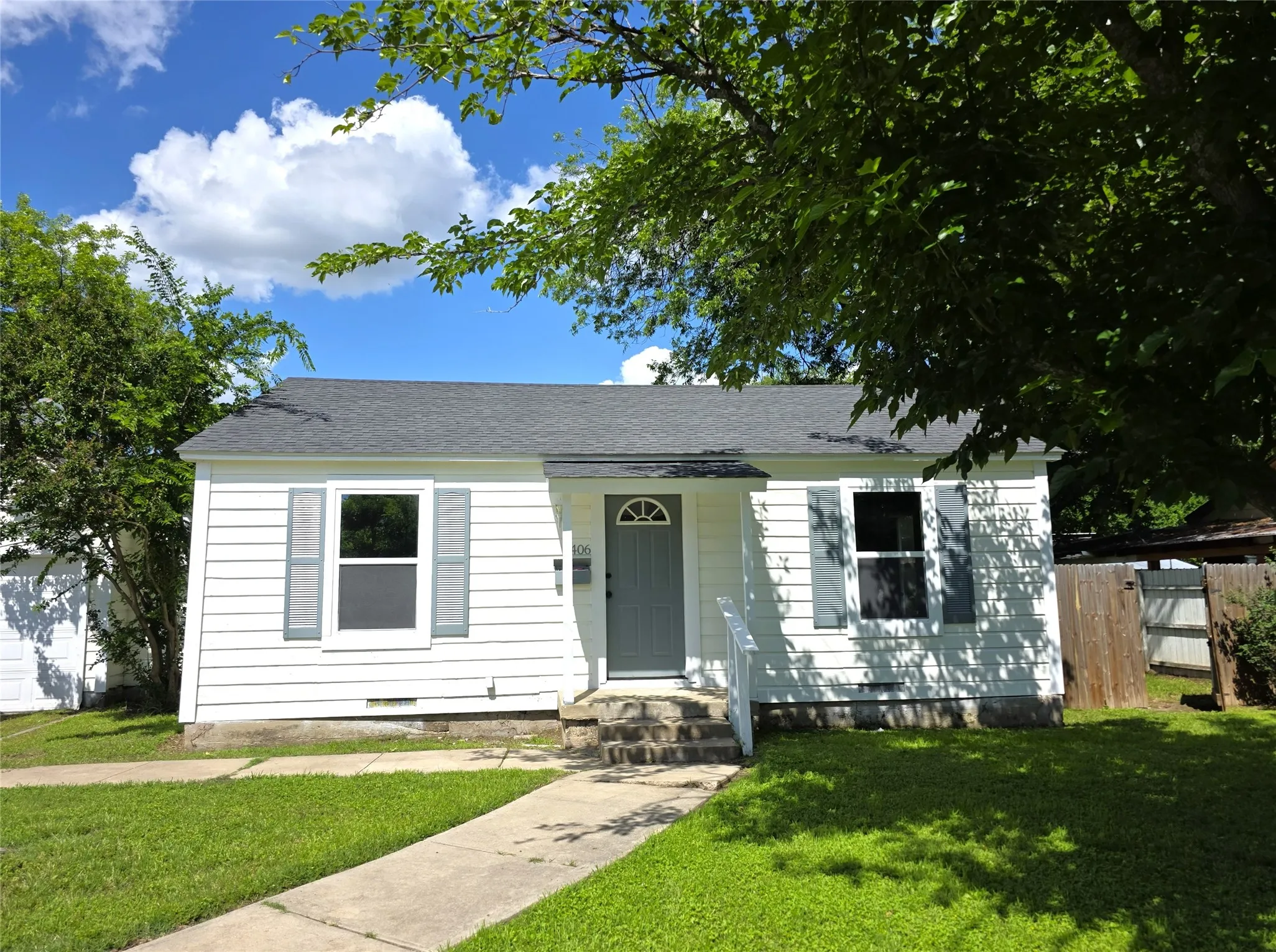 Single Family Residence For Sale in Brown County , 2406 Elizabeth Drive, Brownwood, Texas 76801, 3 Bedroom, 1 Bathroom, 1 Garage spaces, 1,148 Sqft, built in 0, mls#21267247, Real Estate Agent in Brownwood, Homes For Sale in Brown county, Homes For Sale in Brownwood, Realtor in Brownwood Texas, Real Estate Brokerage Independent Realty Texas, Luminita Cordes Realtor