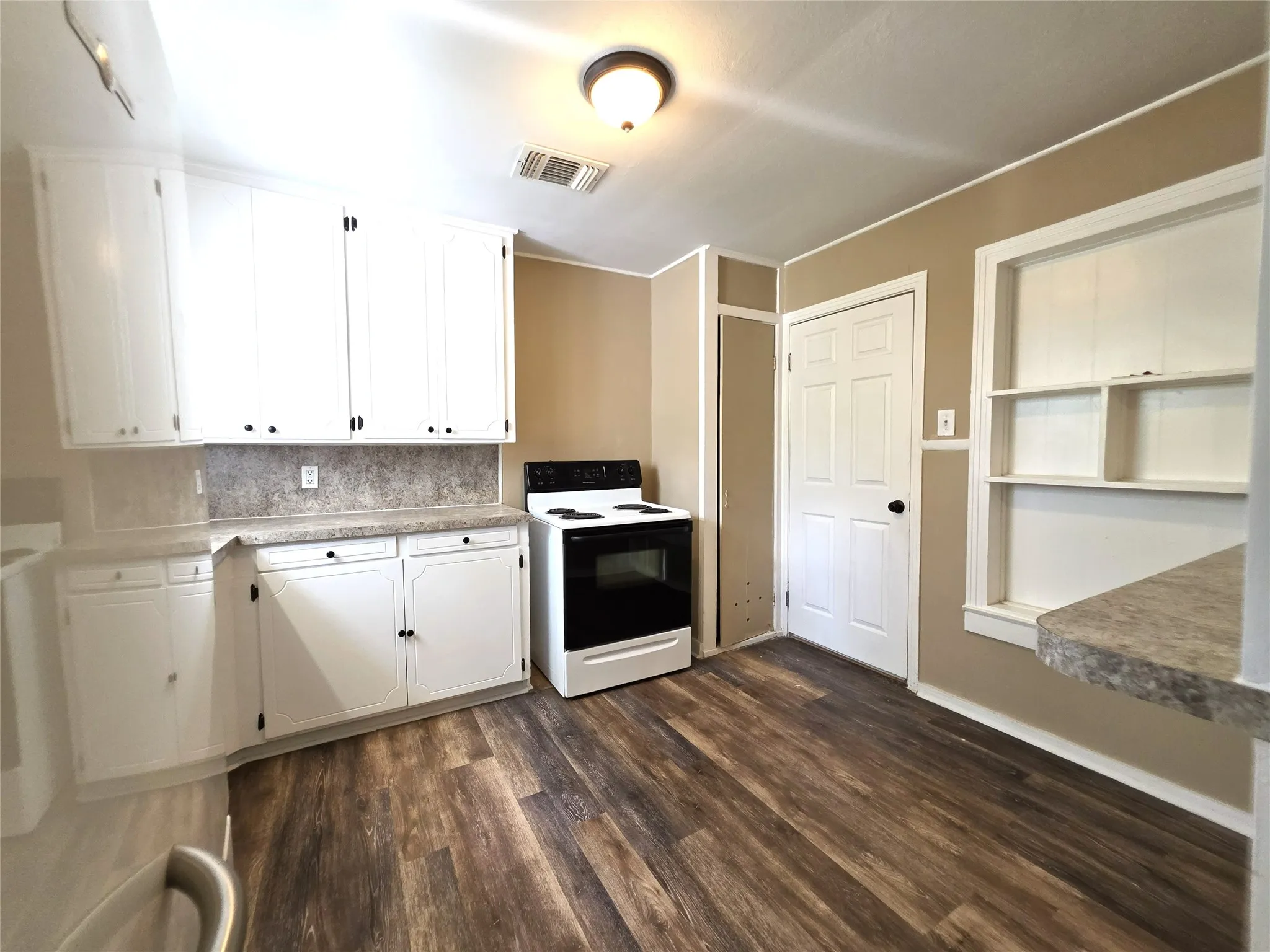 Single Family Residence For Sale in Brown County , 2406 Elizabeth Drive, Brownwood, Texas 76801, 3 Bedroom, 1 Bathroom, 1 Garage spaces, 1,148 Sqft, built in 0, mls#21267247, Real Estate Agent in Brownwood, Homes For Sale in Brown county, Homes For Sale in Brownwood, Realtor in Brownwood Texas, Real Estate Brokerage Independent Realty Texas, Luminita Cordes Realtor