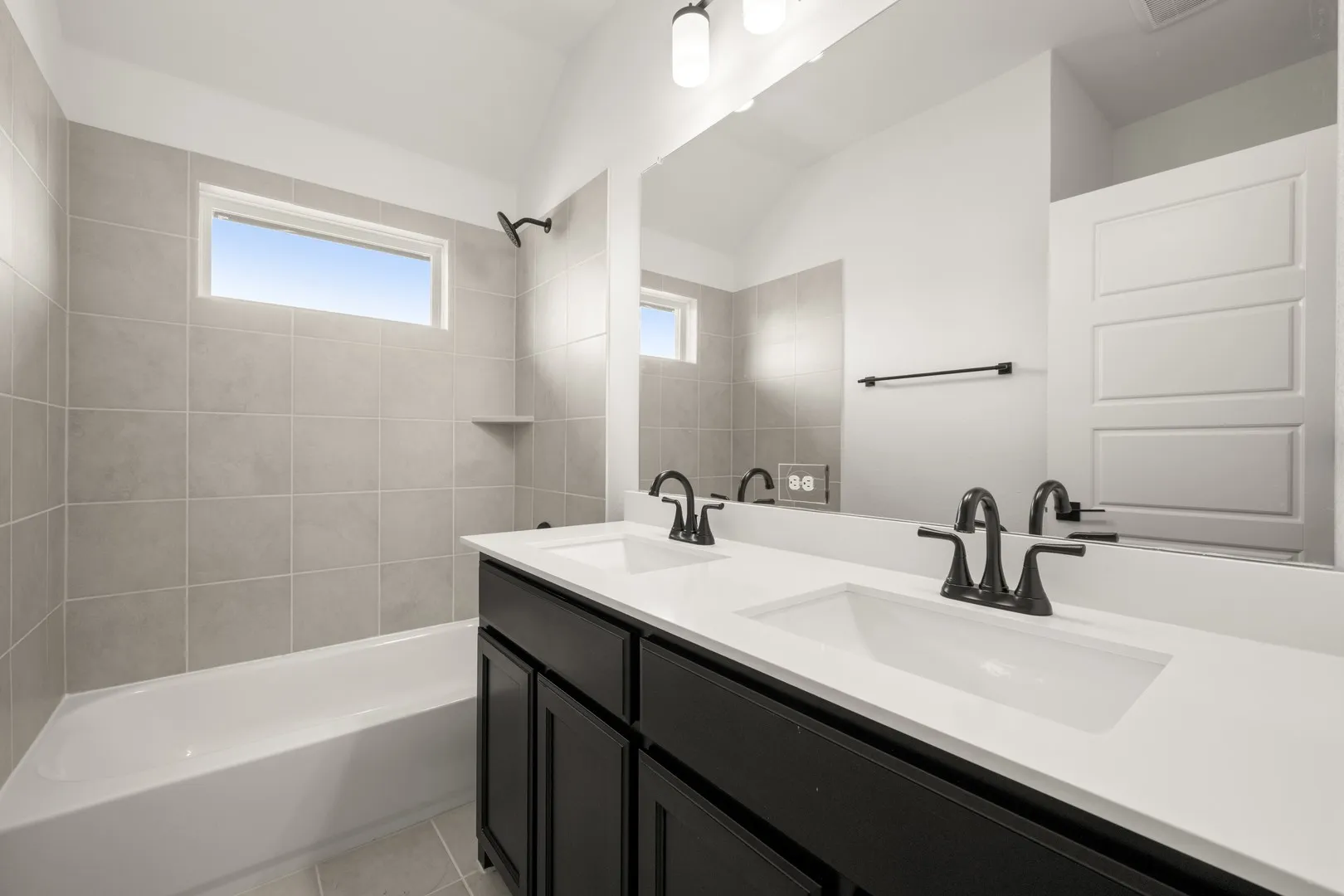 708 Auburn- Bathroom-2