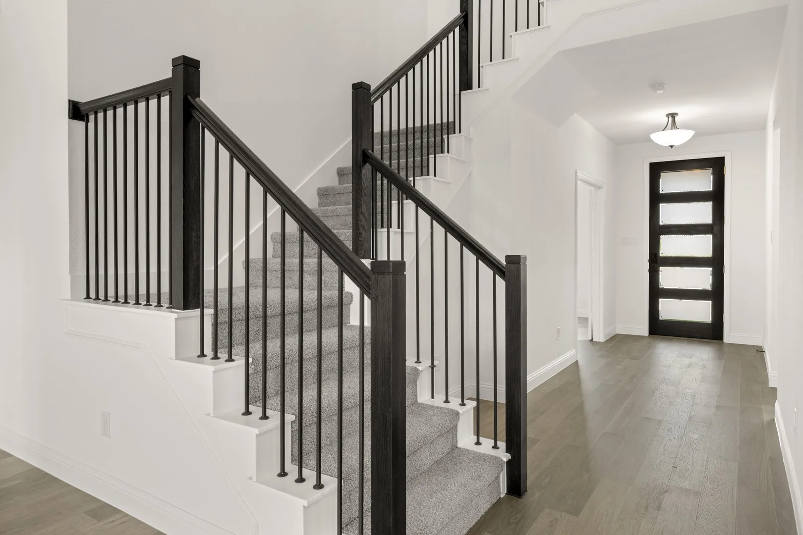 708 Auburn- ENtry-1