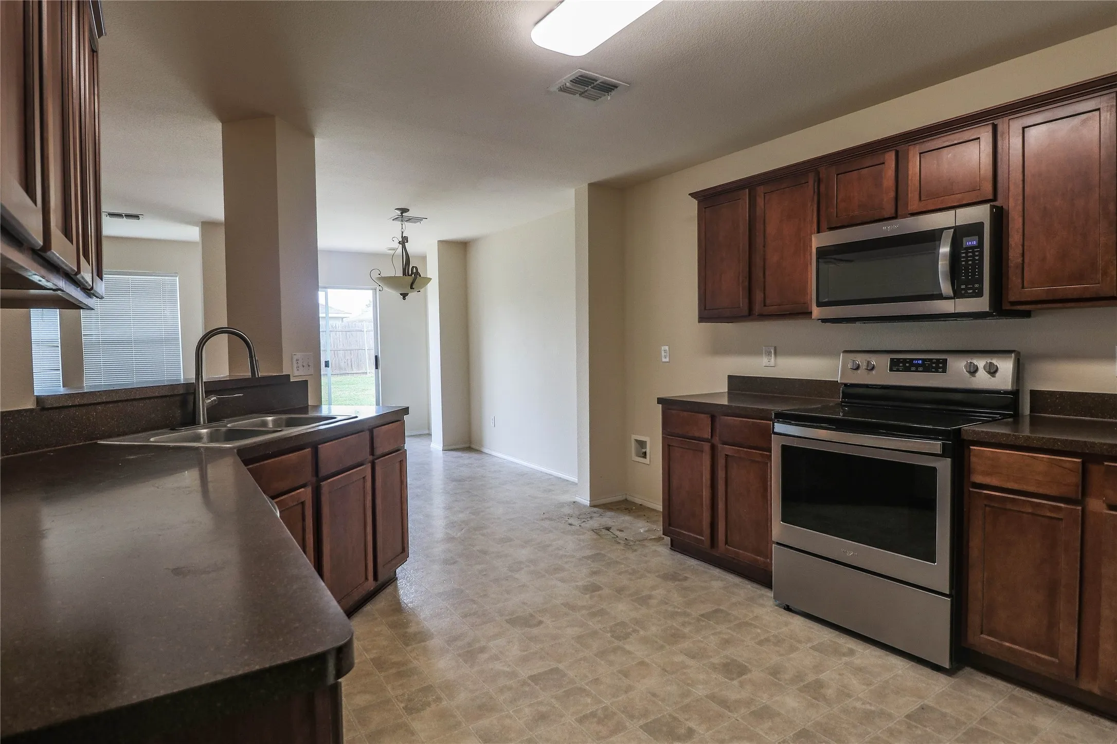 Single Family Residence For Rent in Tarrant County , 4313 Silverwood Trail, Fort Worth, Texas 76244, 4 Bedrooms, 2 Bathrooms, 2 Garage spaces, 2,362 Sqft, built in 2006, Price $2,300, mls#21268195, Real Estate Agent in Fort Worth, Homes For Rent in Tarrant county, Homes For Rent in Fort Worth, Realtor in Fort Worth Texas, Real Estate Brokerage Independent Realty Texas, Luminita Cordes Realtor