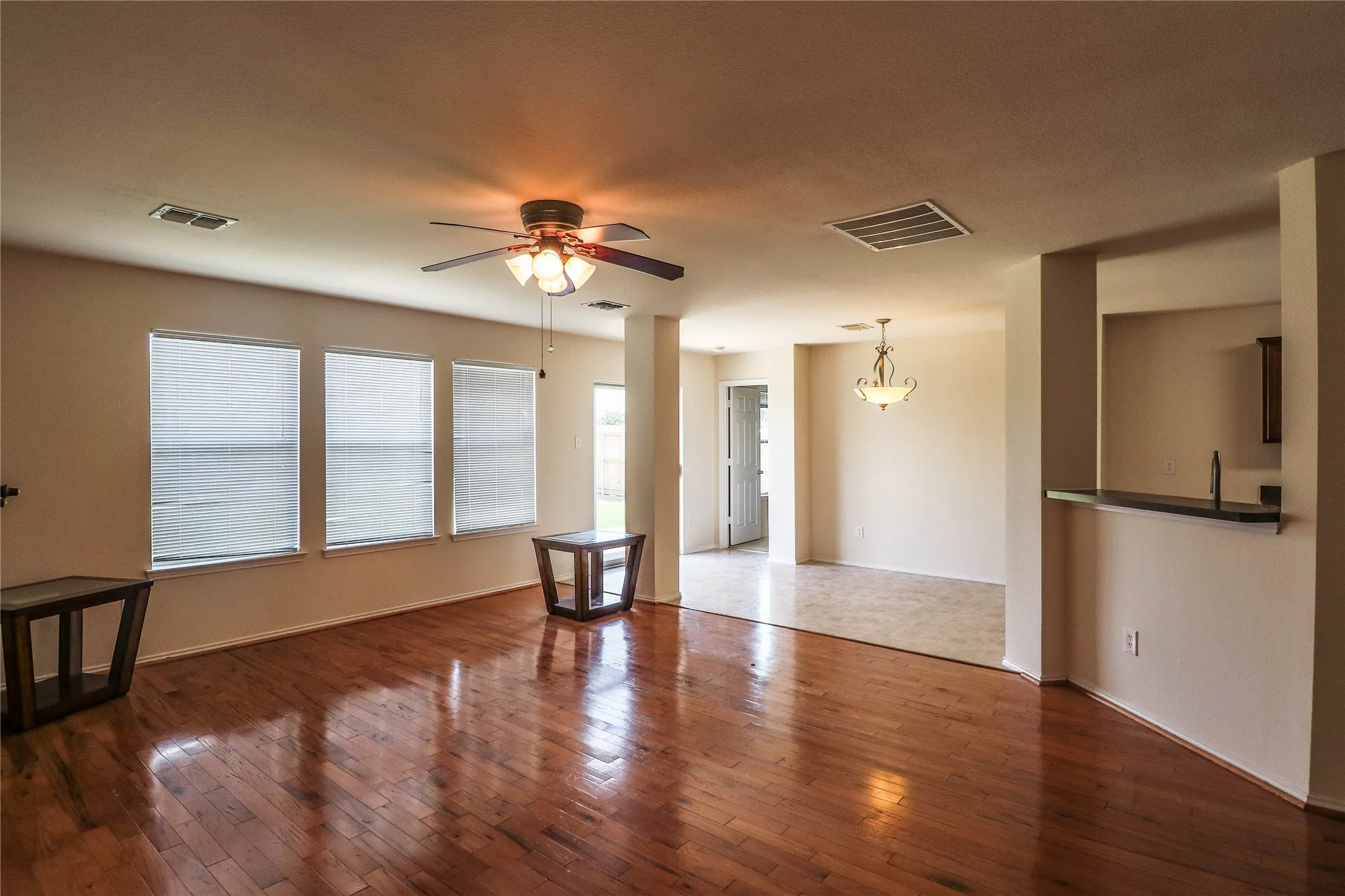 Single Family Residence For Rent in Tarrant County , 4313 Silverwood Trail, Fort Worth, Texas 76244, 4 Bedrooms, 2 Bathrooms, 2 Garage spaces, 2,362 Sqft, built in 2006, Price $2,300, mls#21268195, Real Estate Agent in Fort Worth, Homes For Rent in Tarrant county, Homes For Rent in Fort Worth, Realtor in Fort Worth Texas, Real Estate Brokerage Independent Realty Texas, Luminita Cordes Realtor