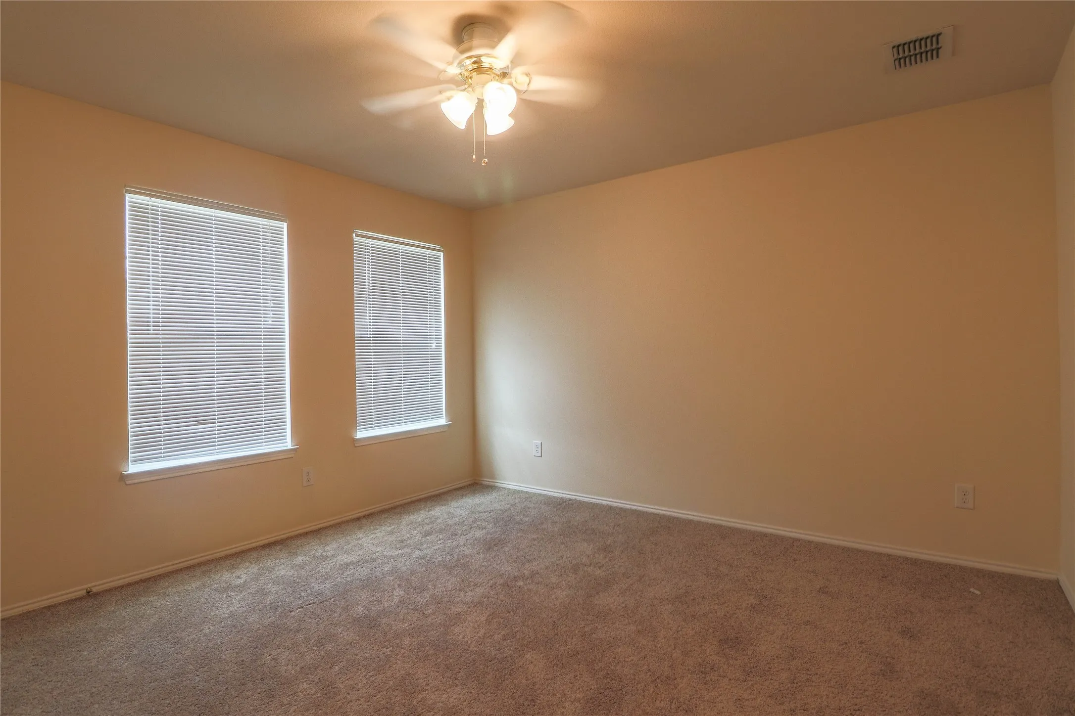 Single Family Residence For Rent in Tarrant County , 4313 Silverwood Trail, Fort Worth, Texas 76244, 4 Bedrooms, 2 Bathrooms, 2 Garage spaces, 2,362 Sqft, built in 2006, Price $2,300, mls#21268195, Real Estate Agent in Fort Worth, Homes For Rent in Tarrant county, Homes For Rent in Fort Worth, Realtor in Fort Worth Texas, Real Estate Brokerage Independent Realty Texas, Luminita Cordes Realtor