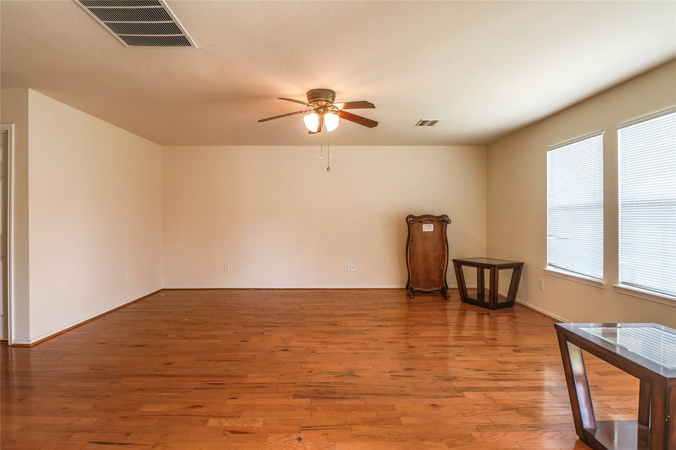 Single Family Residence For Rent in Tarrant County , 4313 Silverwood Trail, Fort Worth, Texas 76244, 4 Bedrooms, 2 Bathrooms, 2 Garage spaces, 2,362 Sqft, built in 2006, Price $2,300, mls#21268195, Real Estate Agent in Fort Worth, Homes For Rent in Tarrant county, Homes For Rent in Fort Worth, Realtor in Fort Worth Texas, Real Estate Brokerage Independent Realty Texas, Luminita Cordes Realtor