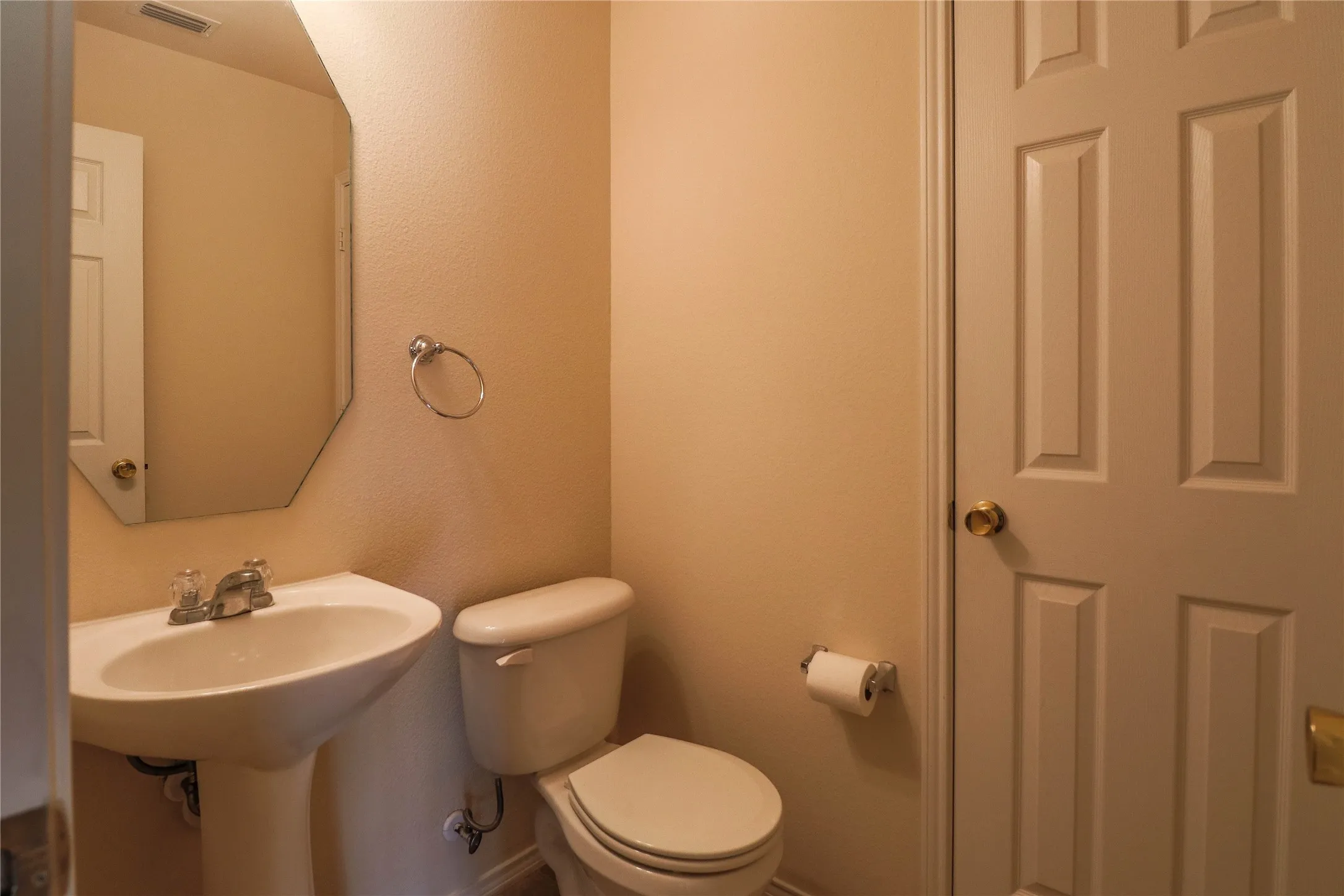 Single Family Residence For Rent in Tarrant County , 4313 Silverwood Trail, Fort Worth, Texas 76244, 4 Bedrooms, 2 Bathrooms, 2 Garage spaces, 2,362 Sqft, built in 2006, Price $2,300, mls#21268195, Real Estate Agent in Fort Worth, Homes For Rent in Tarrant county, Homes For Rent in Fort Worth, Realtor in Fort Worth Texas, Real Estate Brokerage Independent Realty Texas, Luminita Cordes Realtor