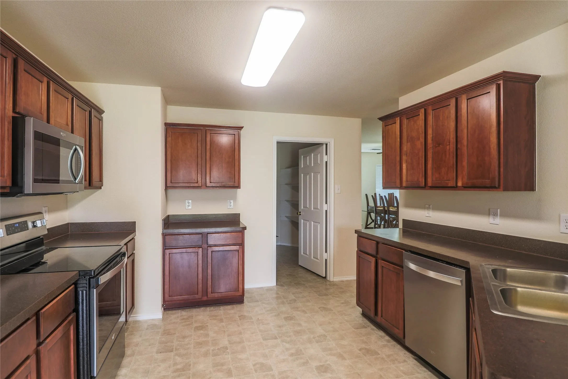 Single Family Residence For Rent in Tarrant County , 4313 Silverwood Trail, Fort Worth, Texas 76244, 4 Bedrooms, 2 Bathrooms, 2 Garage spaces, 2,362 Sqft, built in 2006, Price $2,300, mls#21268195, Real Estate Agent in Fort Worth, Homes For Rent in Tarrant county, Homes For Rent in Fort Worth, Realtor in Fort Worth Texas, Real Estate Brokerage Independent Realty Texas, Luminita Cordes Realtor