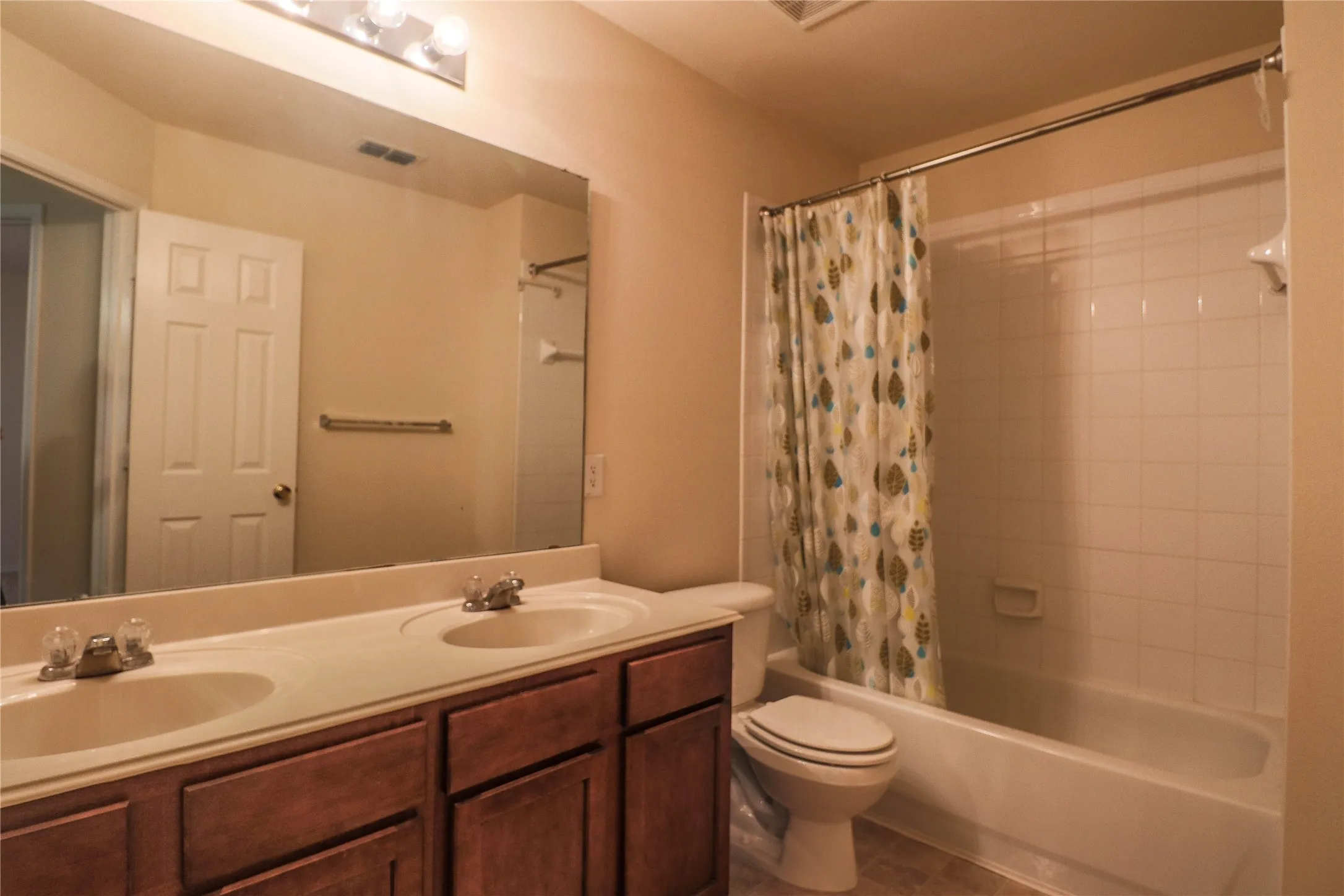 Single Family Residence For Rent in Tarrant County , 4313 Silverwood Trail, Fort Worth, Texas 76244, 4 Bedrooms, 2 Bathrooms, 2 Garage spaces, 2,362 Sqft, built in 2006, Price $2,300, mls#21268195, Real Estate Agent in Fort Worth, Homes For Rent in Tarrant county, Homes For Rent in Fort Worth, Realtor in Fort Worth Texas, Real Estate Brokerage Independent Realty Texas, Luminita Cordes Realtor