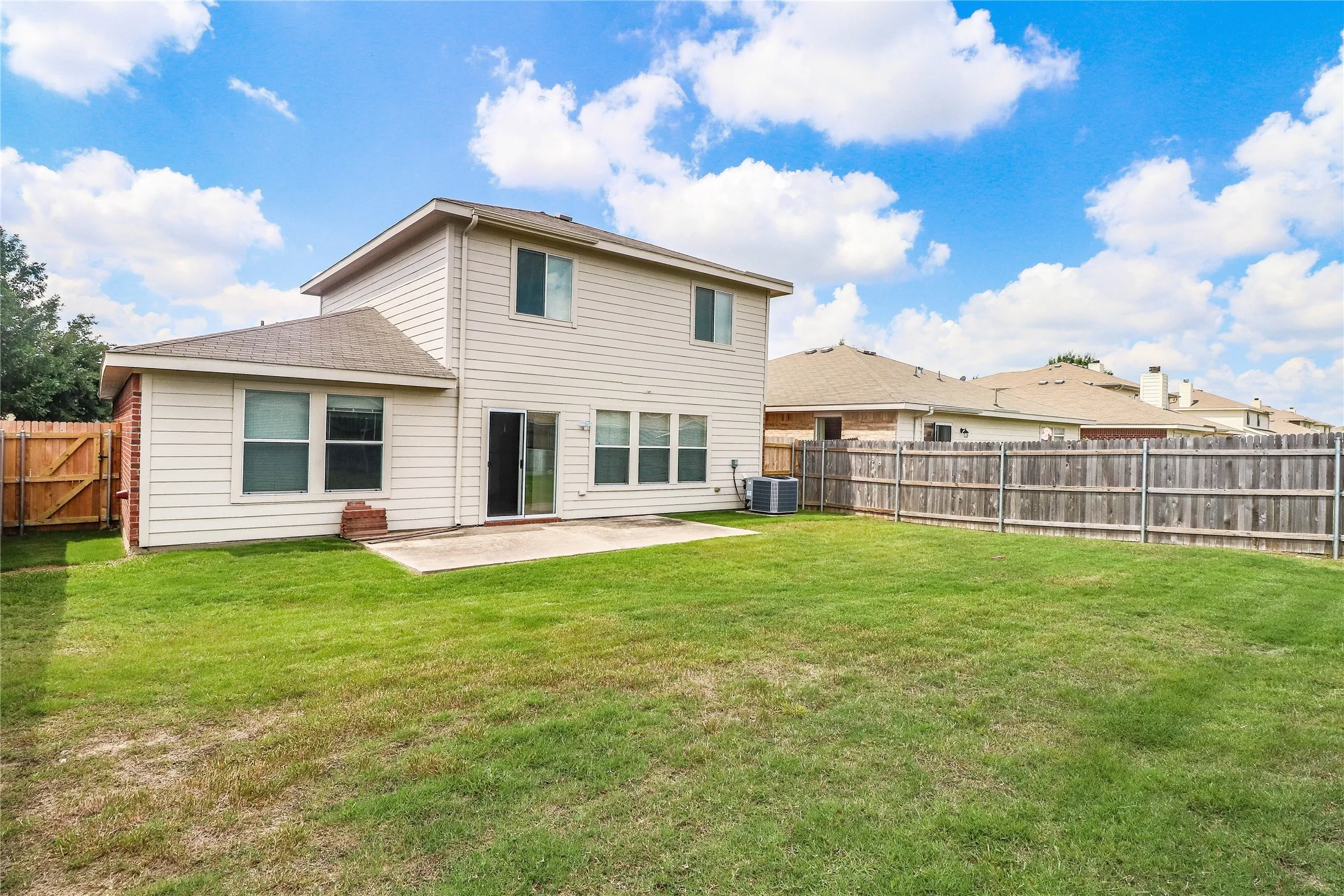 Single Family Residence For Rent in Tarrant County , 4313 Silverwood Trail, Fort Worth, Texas 76244, 4 Bedrooms, 2 Bathrooms, 2 Garage spaces, 2,362 Sqft, built in 2006, Price $2,300, mls#21268195, Real Estate Agent in Fort Worth, Homes For Rent in Tarrant county, Homes For Rent in Fort Worth, Realtor in Fort Worth Texas, Real Estate Brokerage Independent Realty Texas, Luminita Cordes Realtor