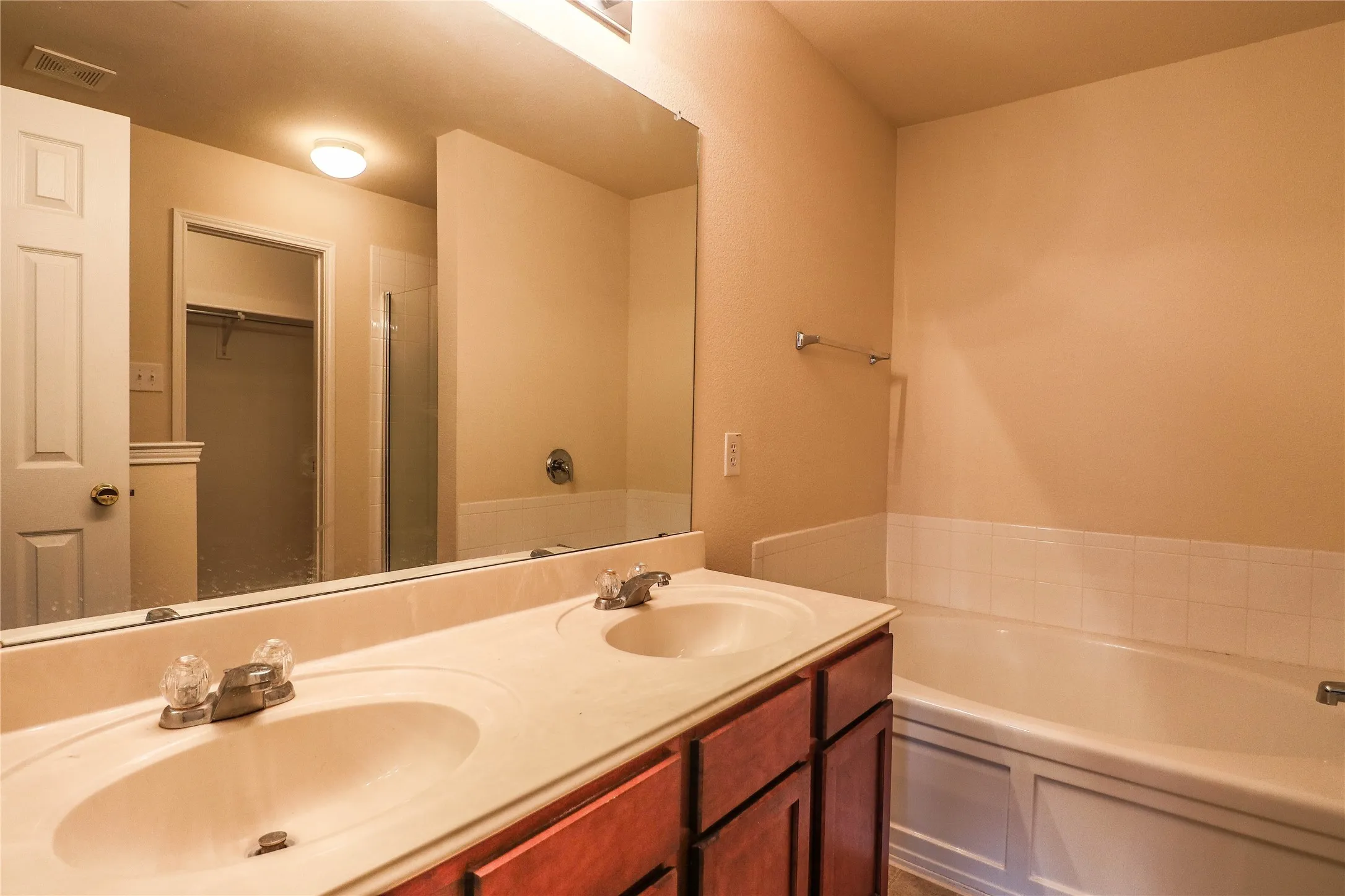 Single Family Residence For Rent in Tarrant County , 4313 Silverwood Trail, Fort Worth, Texas 76244, 4 Bedrooms, 2 Bathrooms, 2 Garage spaces, 2,362 Sqft, built in 2006, Price $2,300, mls#21268195, Real Estate Agent in Fort Worth, Homes For Rent in Tarrant county, Homes For Rent in Fort Worth, Realtor in Fort Worth Texas, Real Estate Brokerage Independent Realty Texas, Luminita Cordes Realtor