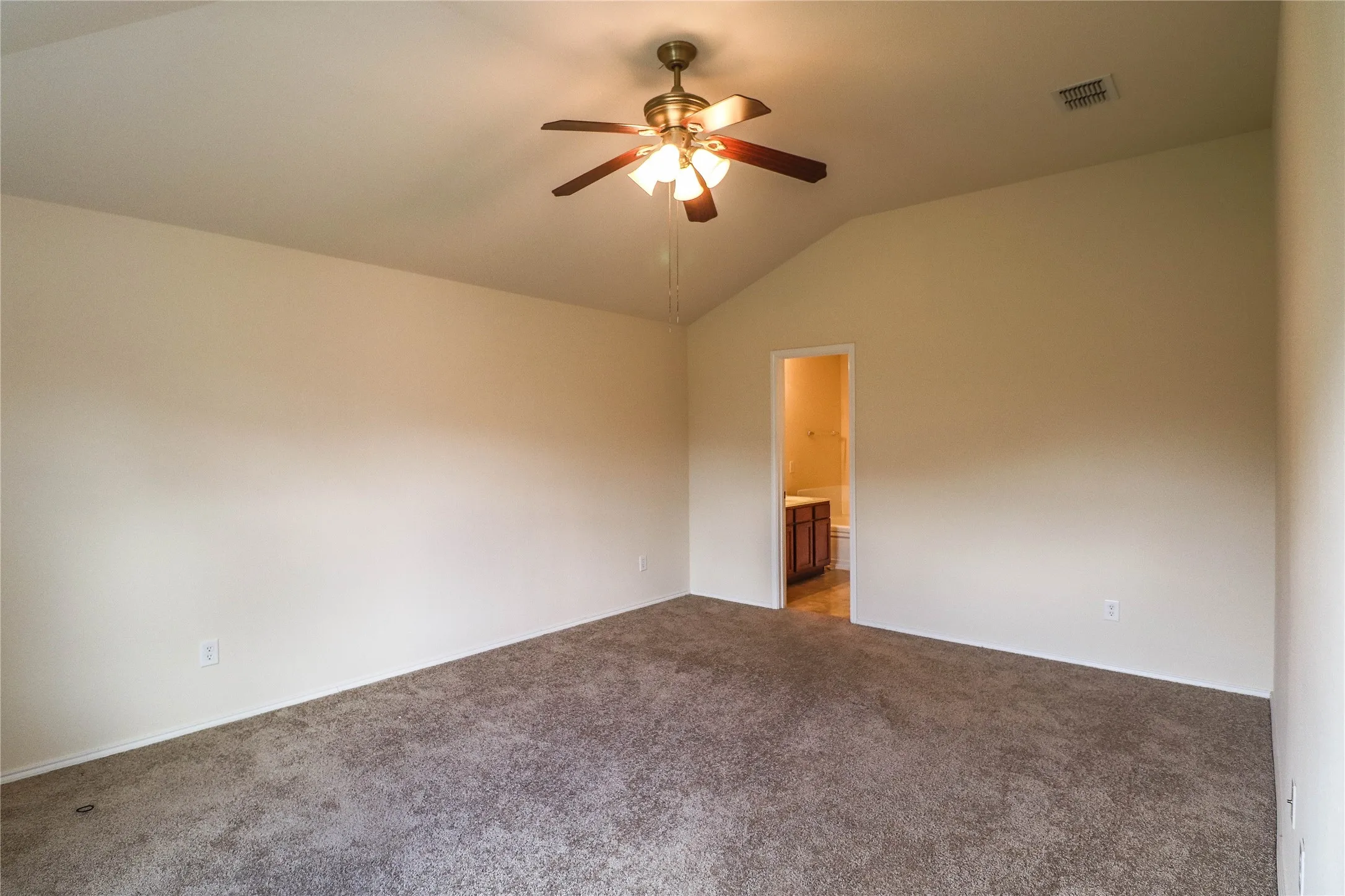 Single Family Residence For Rent in Tarrant County , 4313 Silverwood Trail, Fort Worth, Texas 76244, 4 Bedrooms, 2 Bathrooms, 2 Garage spaces, 2,362 Sqft, built in 2006, Price $2,300, mls#21268195, Real Estate Agent in Fort Worth, Homes For Rent in Tarrant county, Homes For Rent in Fort Worth, Realtor in Fort Worth Texas, Real Estate Brokerage Independent Realty Texas, Luminita Cordes Realtor