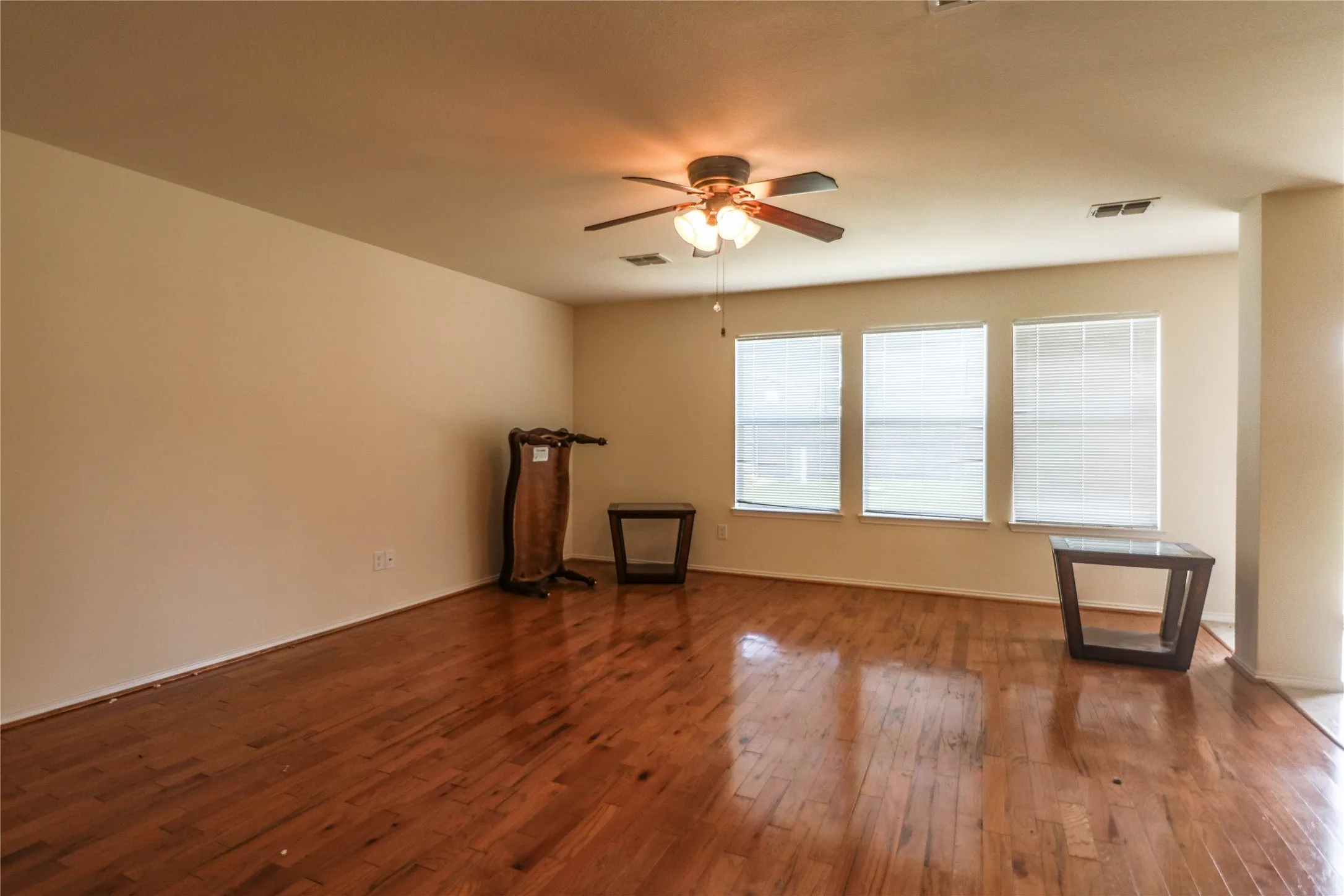 Single Family Residence For Rent in Tarrant County , 4313 Silverwood Trail, Fort Worth, Texas 76244, 4 Bedrooms, 2 Bathrooms, 2 Garage spaces, 2,362 Sqft, built in 2006, Price $2,300, mls#21268195, Real Estate Agent in Fort Worth, Homes For Rent in Tarrant county, Homes For Rent in Fort Worth, Realtor in Fort Worth Texas, Real Estate Brokerage Independent Realty Texas, Luminita Cordes Realtor