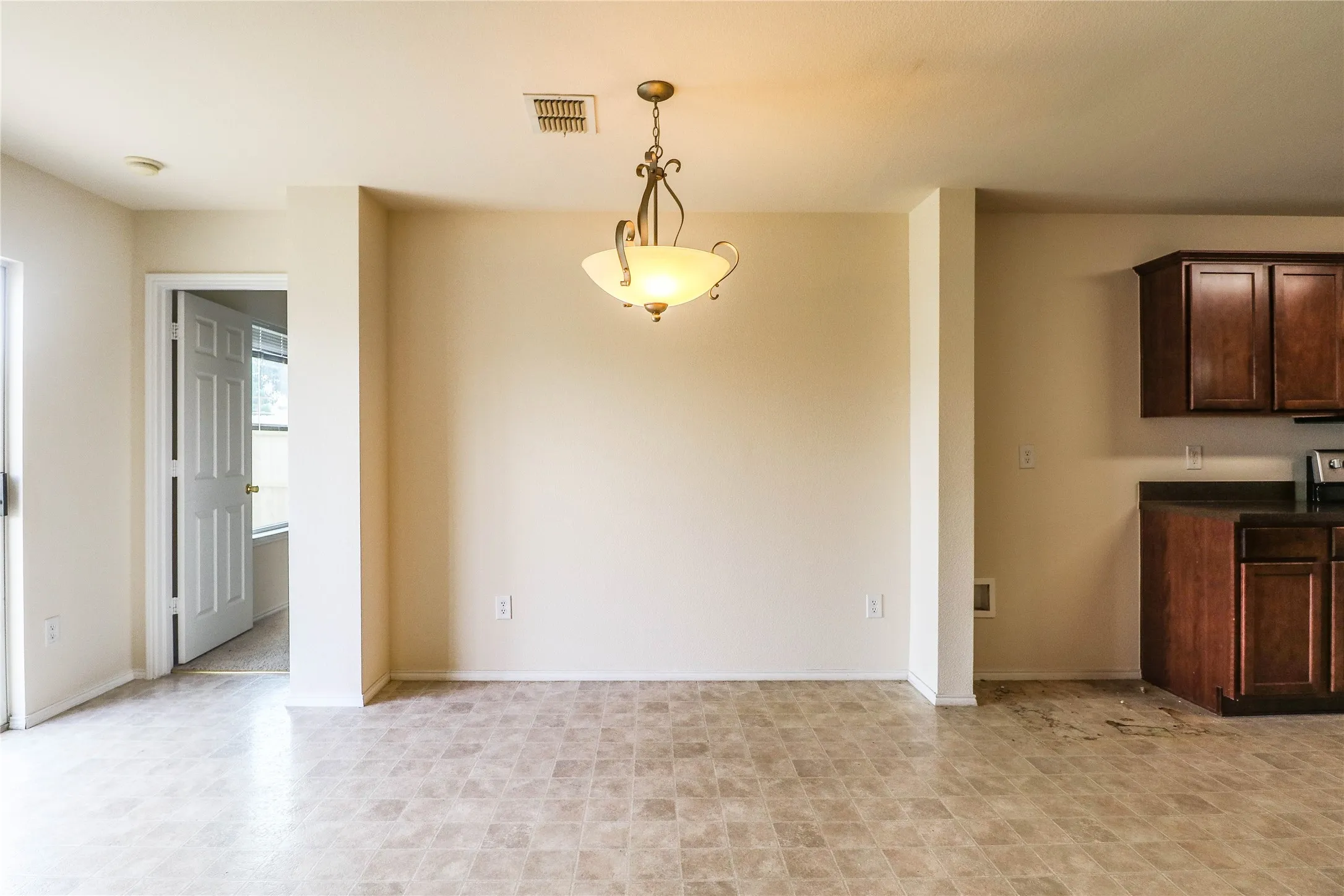 Single Family Residence For Rent in Tarrant County , 4313 Silverwood Trail, Fort Worth, Texas 76244, 4 Bedrooms, 2 Bathrooms, 2 Garage spaces, 2,362 Sqft, built in 2006, Price $2,300, mls#21268195, Real Estate Agent in Fort Worth, Homes For Rent in Tarrant county, Homes For Rent in Fort Worth, Realtor in Fort Worth Texas, Real Estate Brokerage Independent Realty Texas, Luminita Cordes Realtor