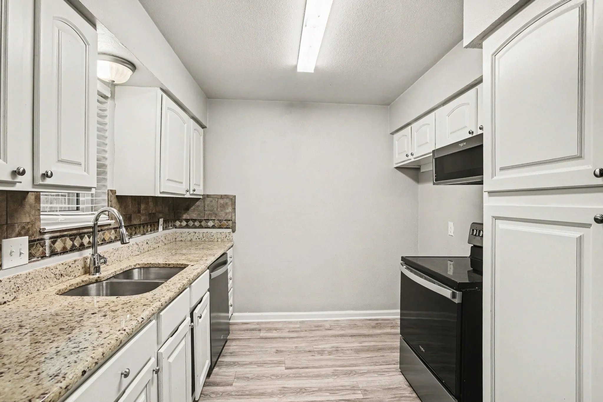 Single Family Residence For Sale in Tarrant County , 902 Kerry Street, Benbrook, Texas 76126, 3 Bedroom, 2 Bathroom, 2 Garage spaces, 1,545 Sqft, built in 1971, mls#21268181, Real Estate Agent in Benbrook, Homes For Sale in Tarrant county, Homes For Sale in Benbrook, Realtor in Benbrook Texas, Real Estate Brokerage Independent Realty Texas, Luminita Cordes Realtor