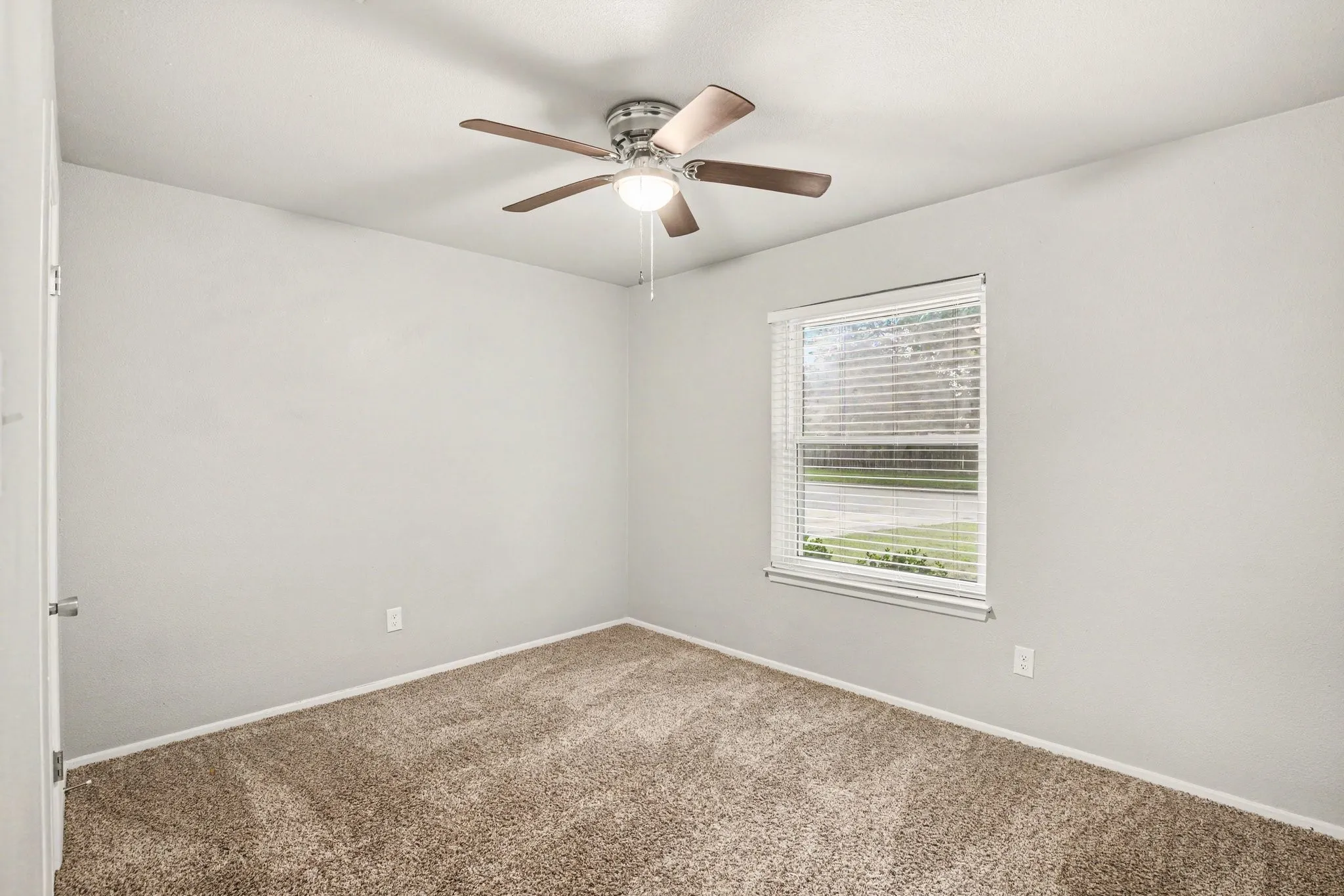 Single Family Residence For Sale in Tarrant County , 902 Kerry Street, Benbrook, Texas 76126, 3 Bedroom, 2 Bathroom, 2 Garage spaces, 1,545 Sqft, built in 1971, mls#21268181, Real Estate Agent in Benbrook, Homes For Sale in Tarrant county, Homes For Sale in Benbrook, Realtor in Benbrook Texas, Real Estate Brokerage Independent Realty Texas, Luminita Cordes Realtor