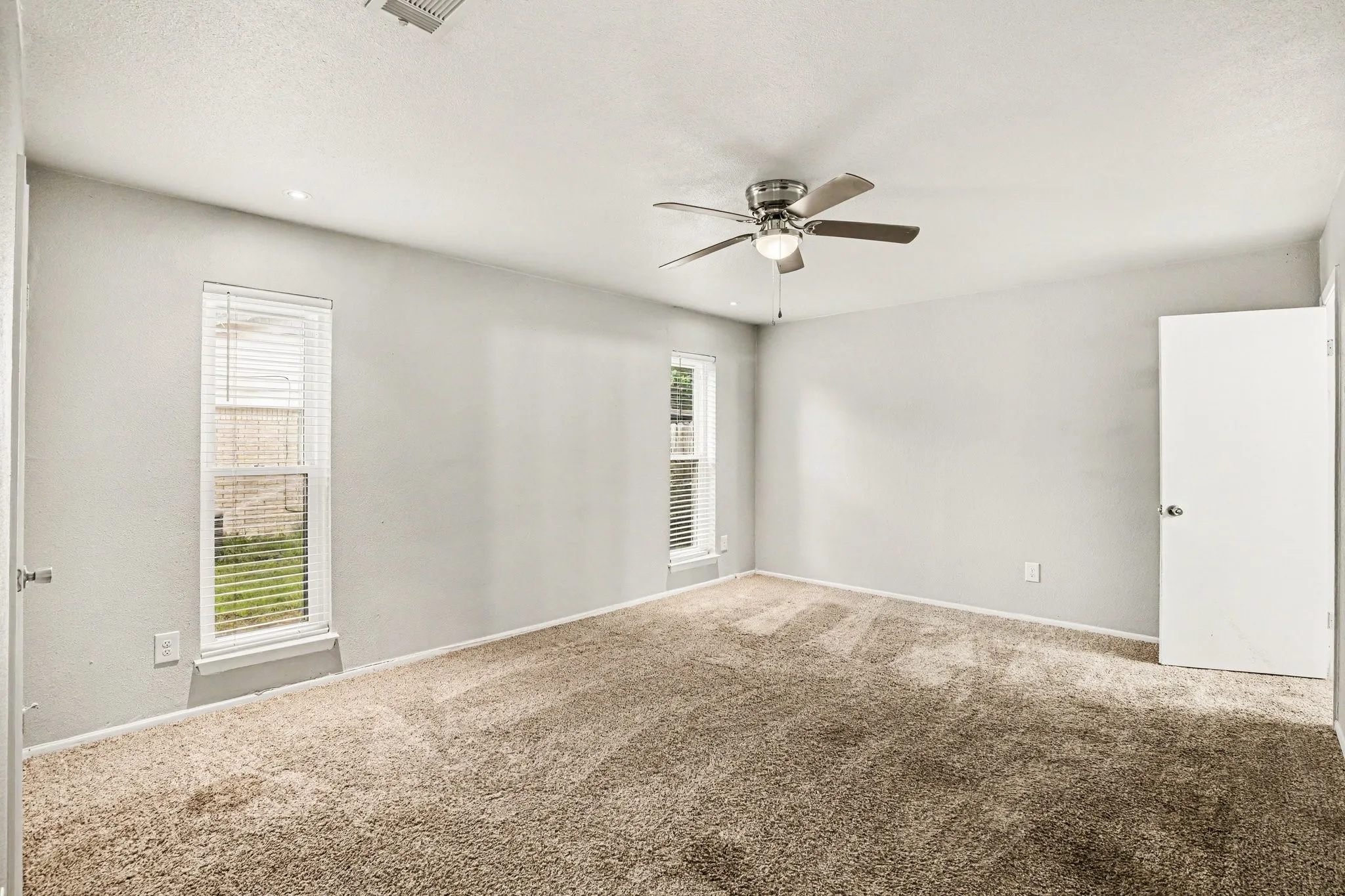 Single Family Residence For Sale in Tarrant County , 902 Kerry Street, Benbrook, Texas 76126, 3 Bedroom, 2 Bathroom, 2 Garage spaces, 1,545 Sqft, built in 1971, mls#21268181, Real Estate Agent in Benbrook, Homes For Sale in Tarrant county, Homes For Sale in Benbrook, Realtor in Benbrook Texas, Real Estate Brokerage Independent Realty Texas, Luminita Cordes Realtor